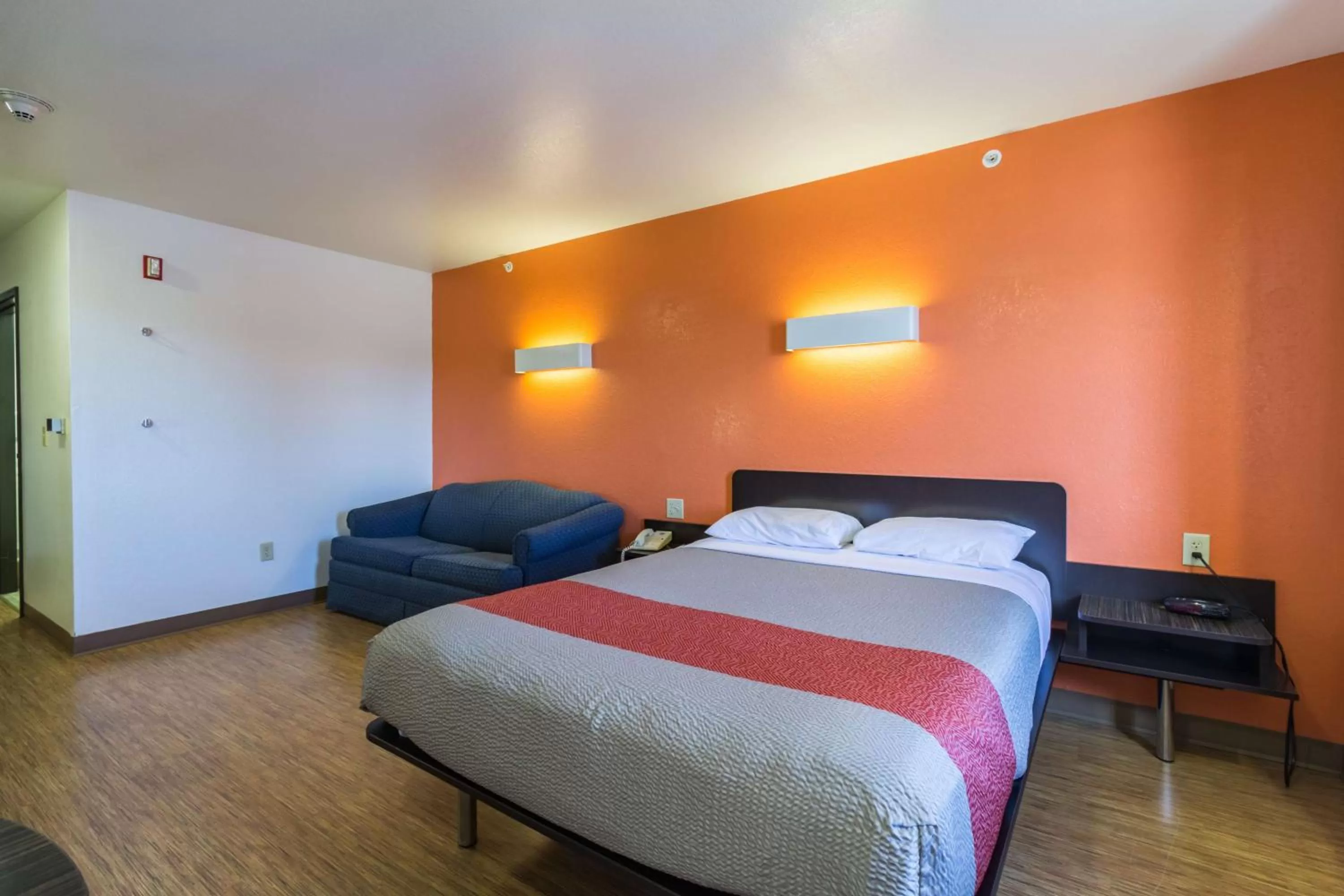 Queen Room - Disability Access - Roll in Shower in Motel 6-Huron, OH - Sandusky