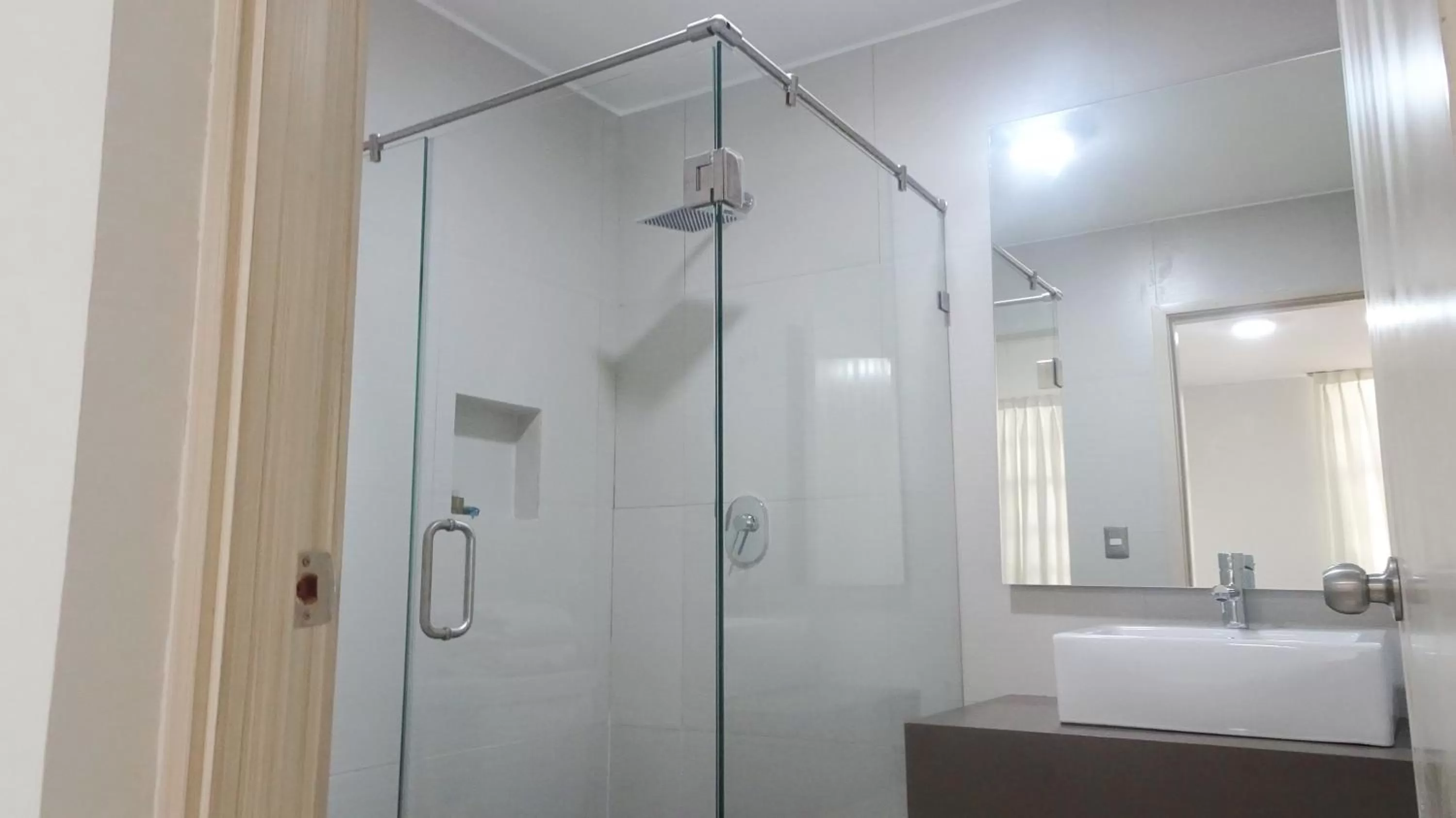 Shower in Suites San Luis