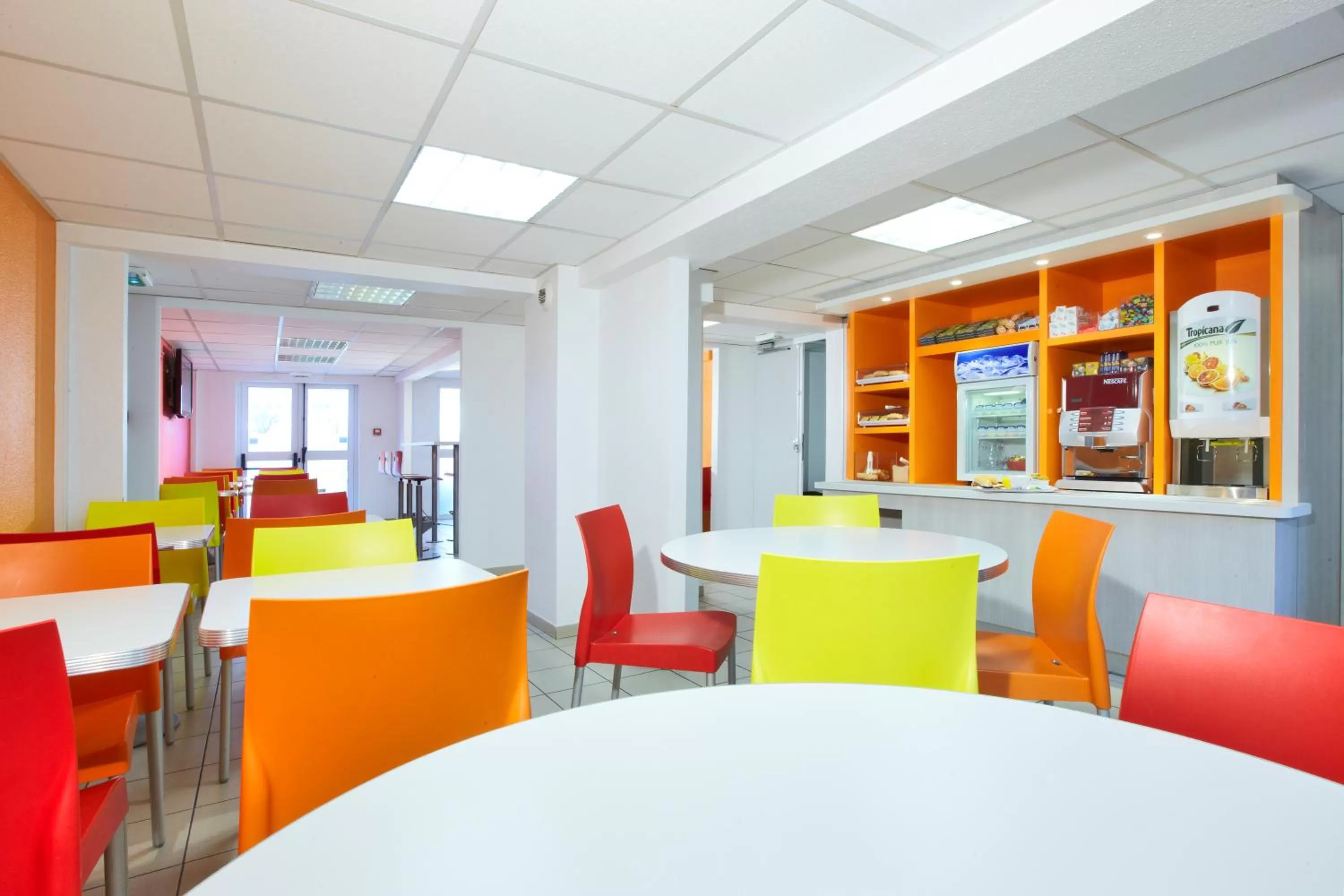 Restaurant/places to eat in Premiere Classe Montreuil