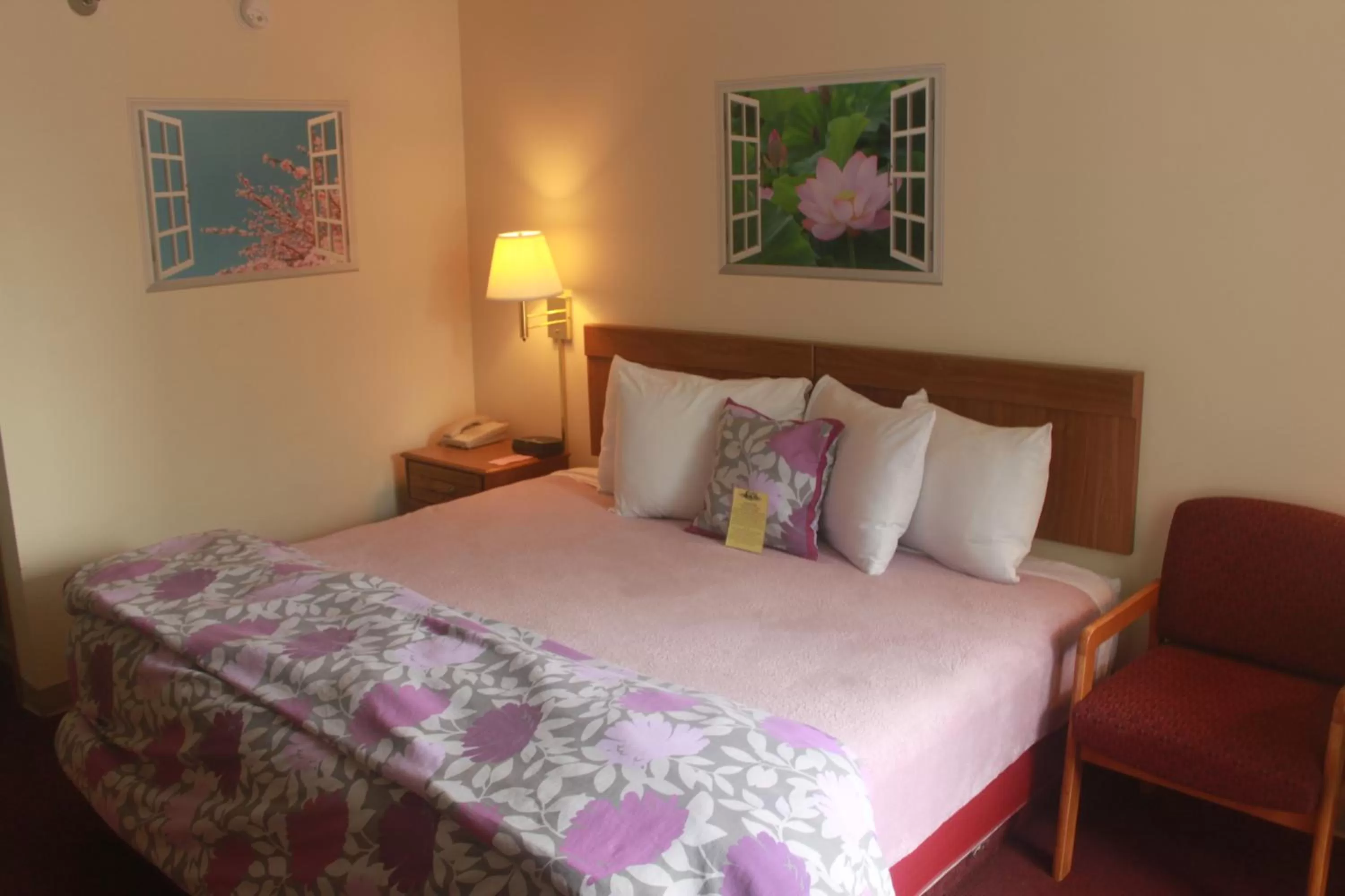 Photo of the whole room, Bed in Ozark Valley Inn