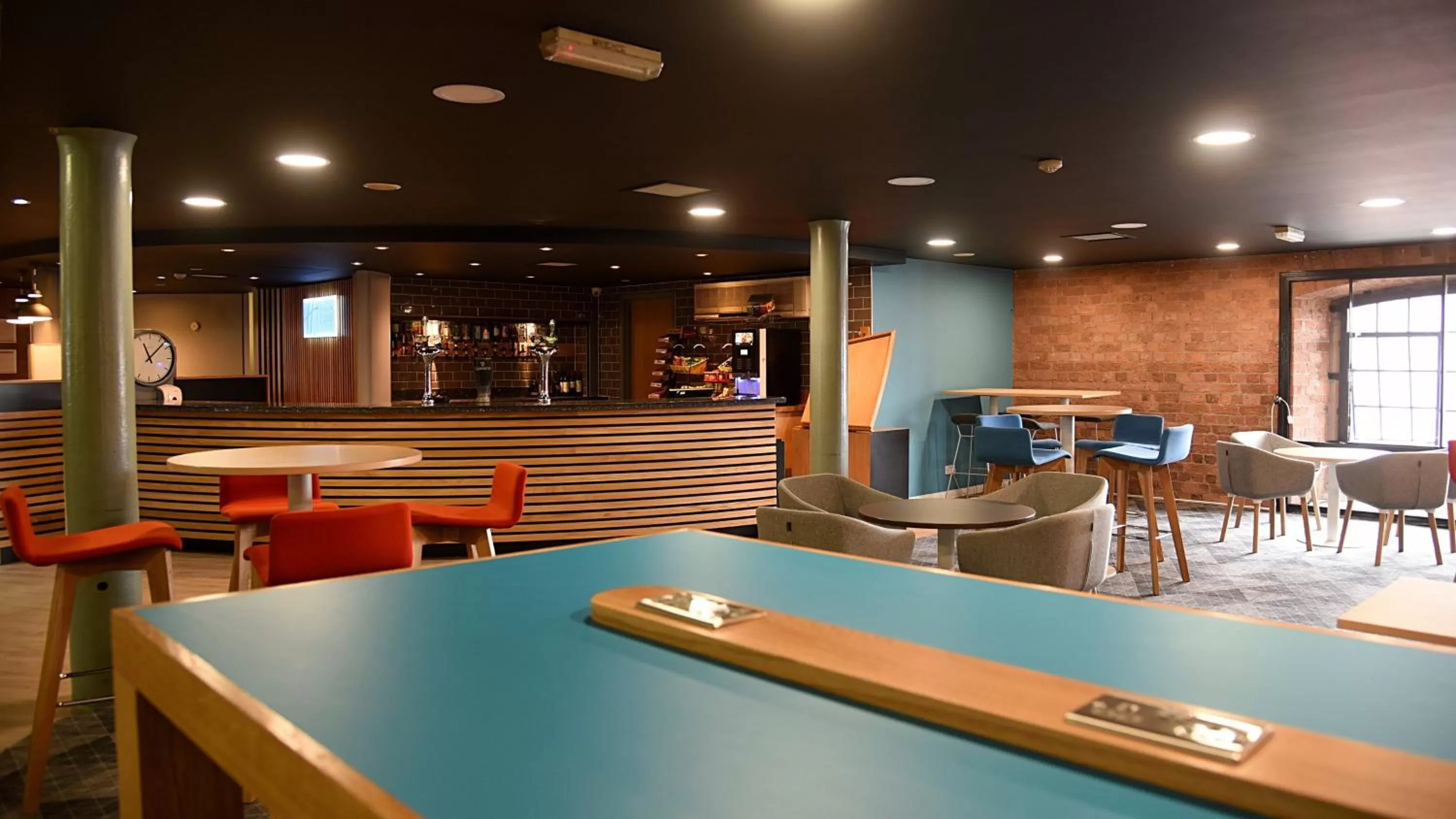 Lounge or bar in Holiday Inn Express Liverpool-Albert Dock by IHG