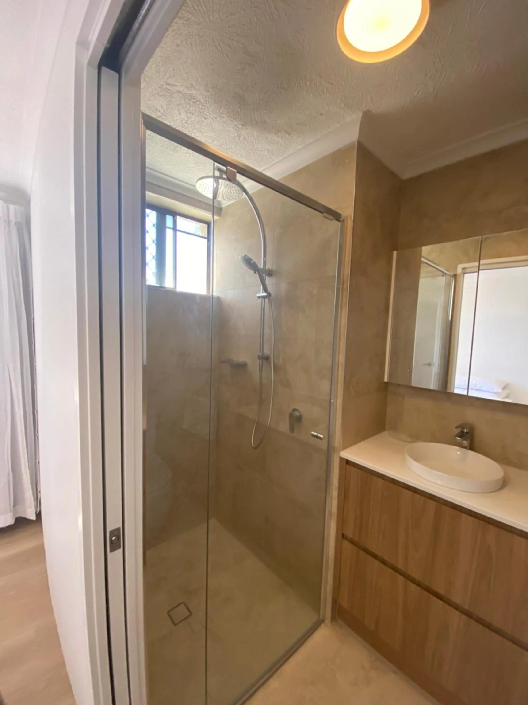 Shower in Enderley Gardens Resort