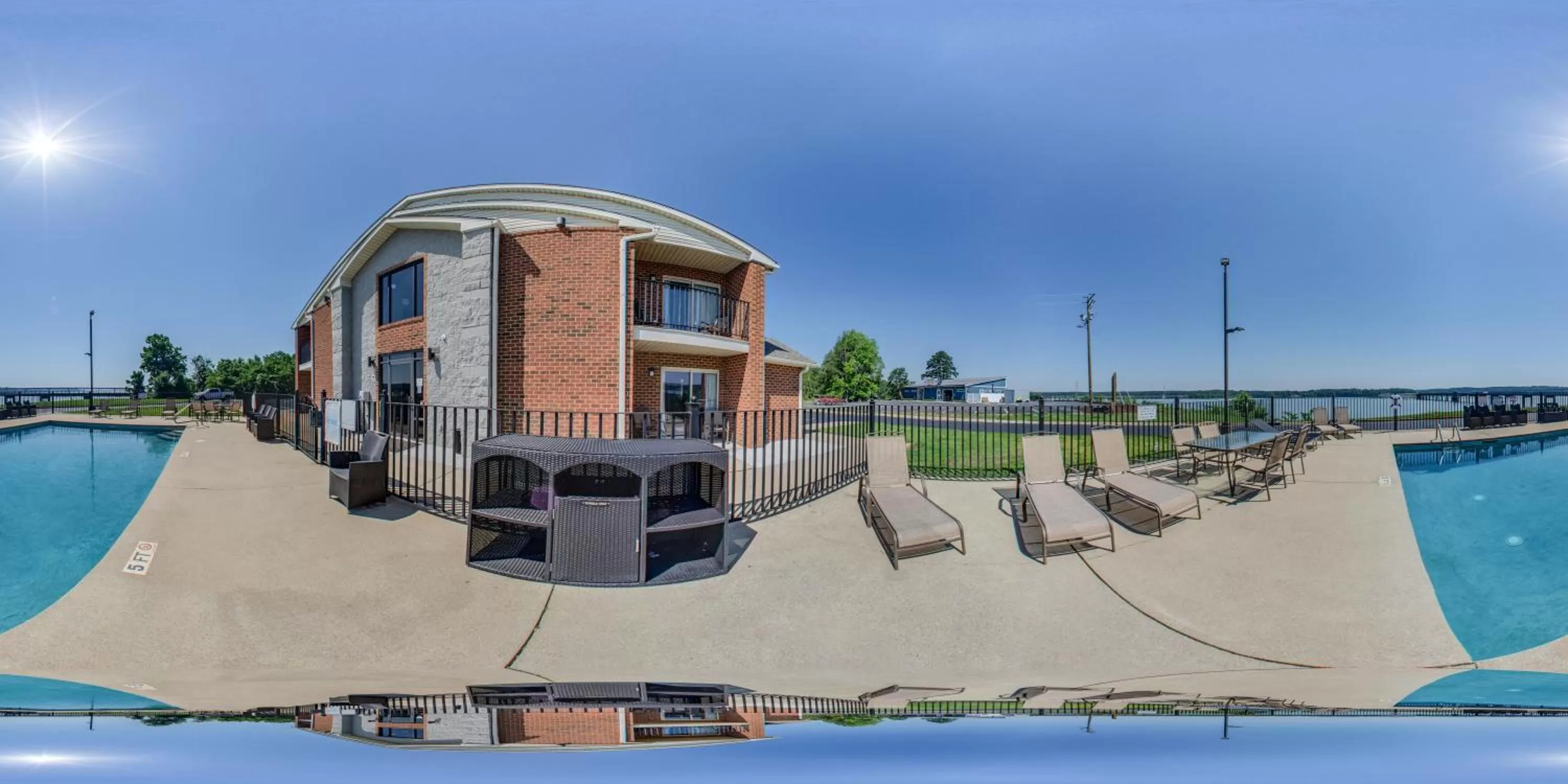 Property building in Clarion Pointe on the lake Clarksville-South Hill West