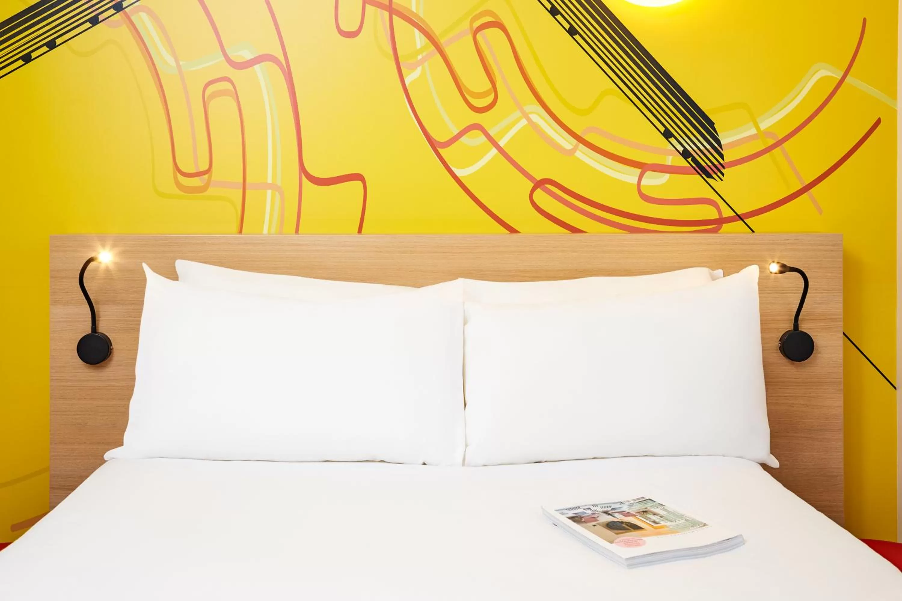 Bedroom, Bed in ibis Styles Marseille Gare Saint-Charles