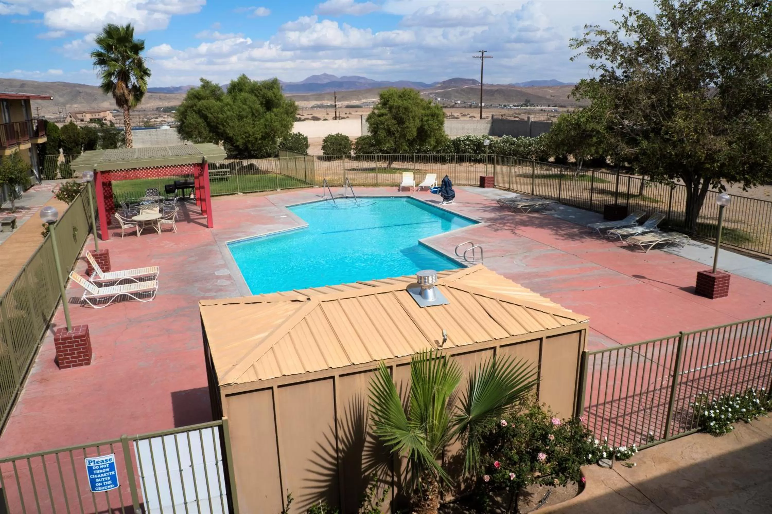 Swimming pool in California Inn Barstow