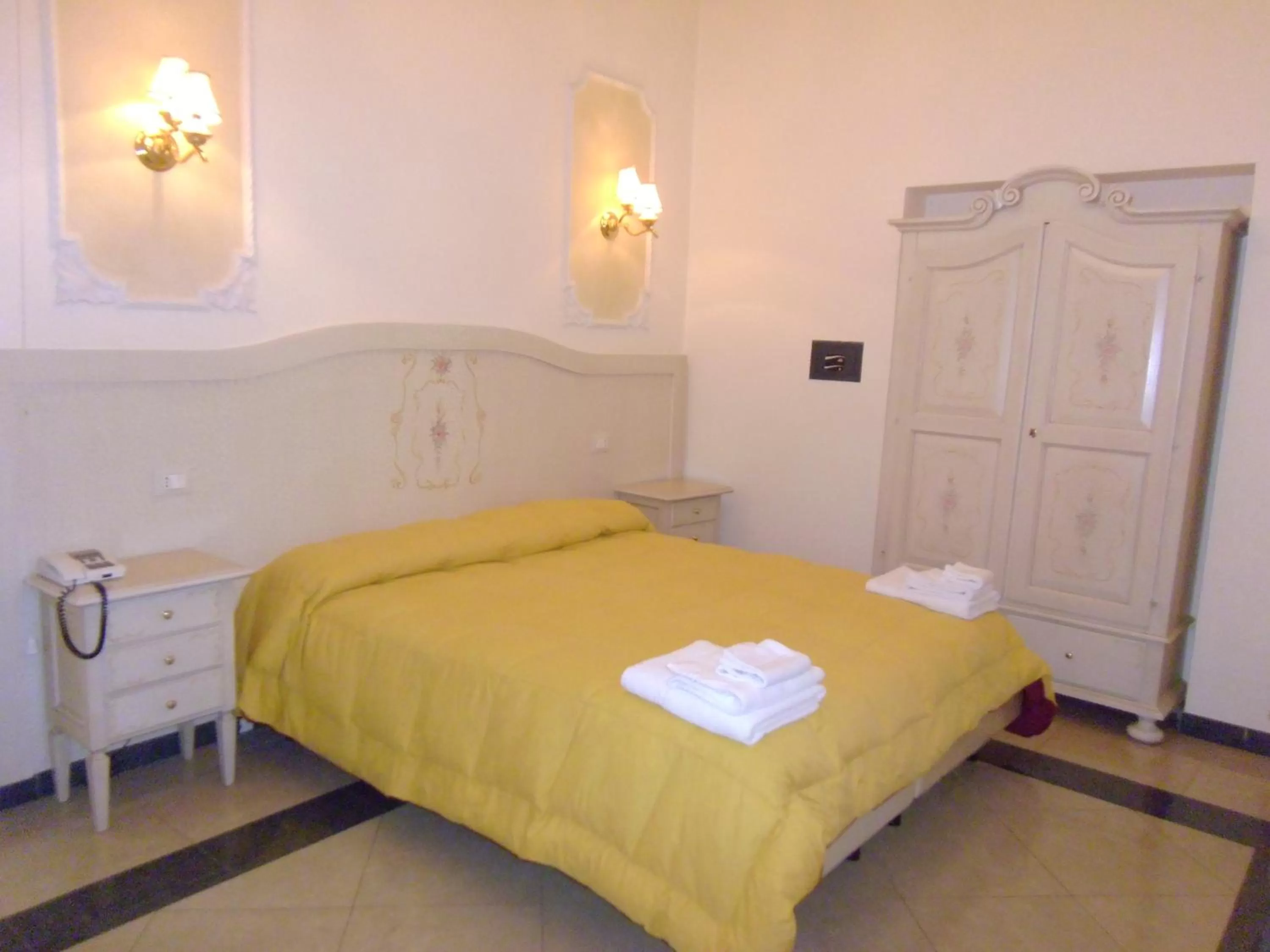 Bed in Cambridge Hotel