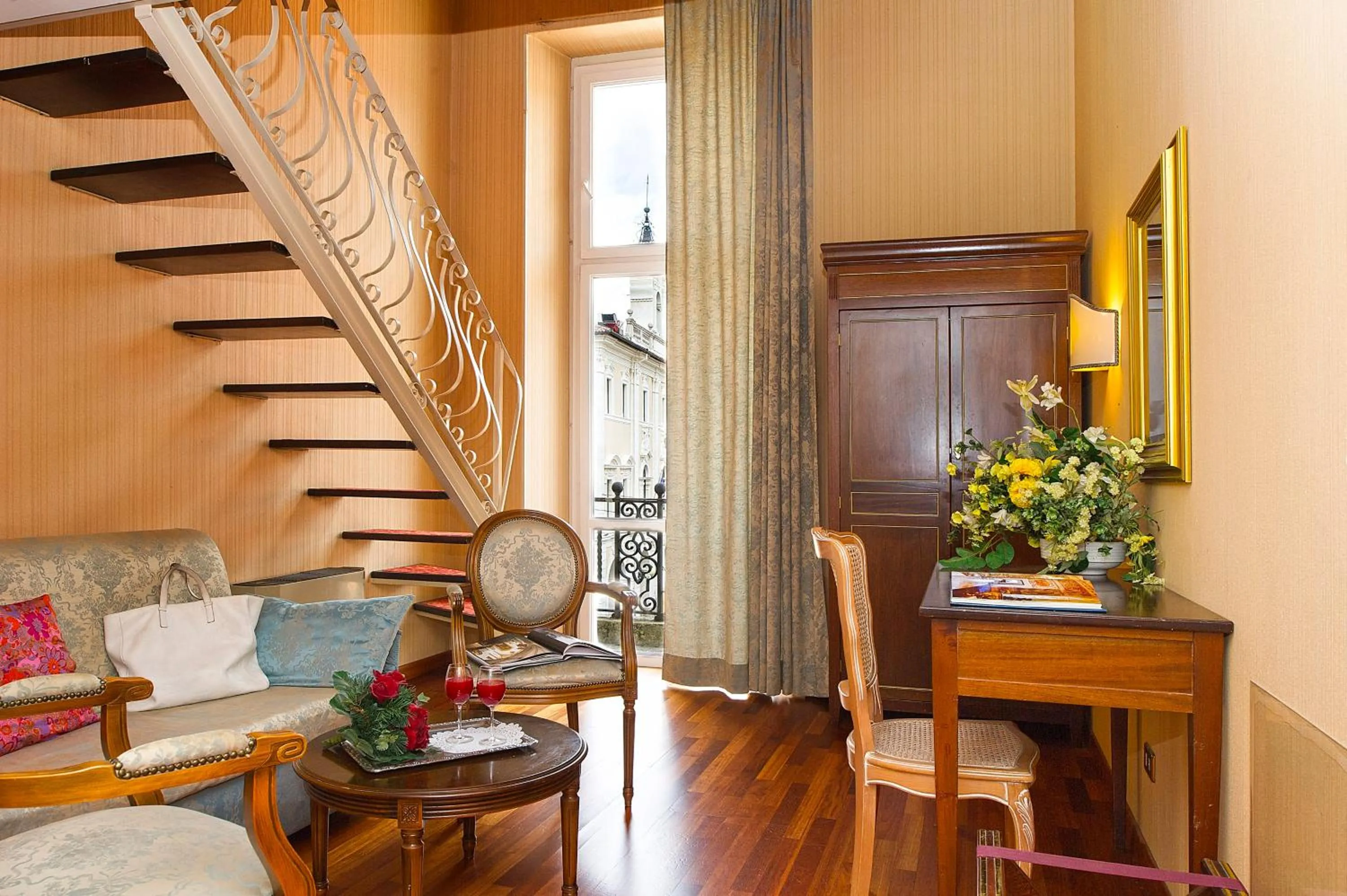 Communal lounge/ TV room in Grande Albergo Quattro Stagioni