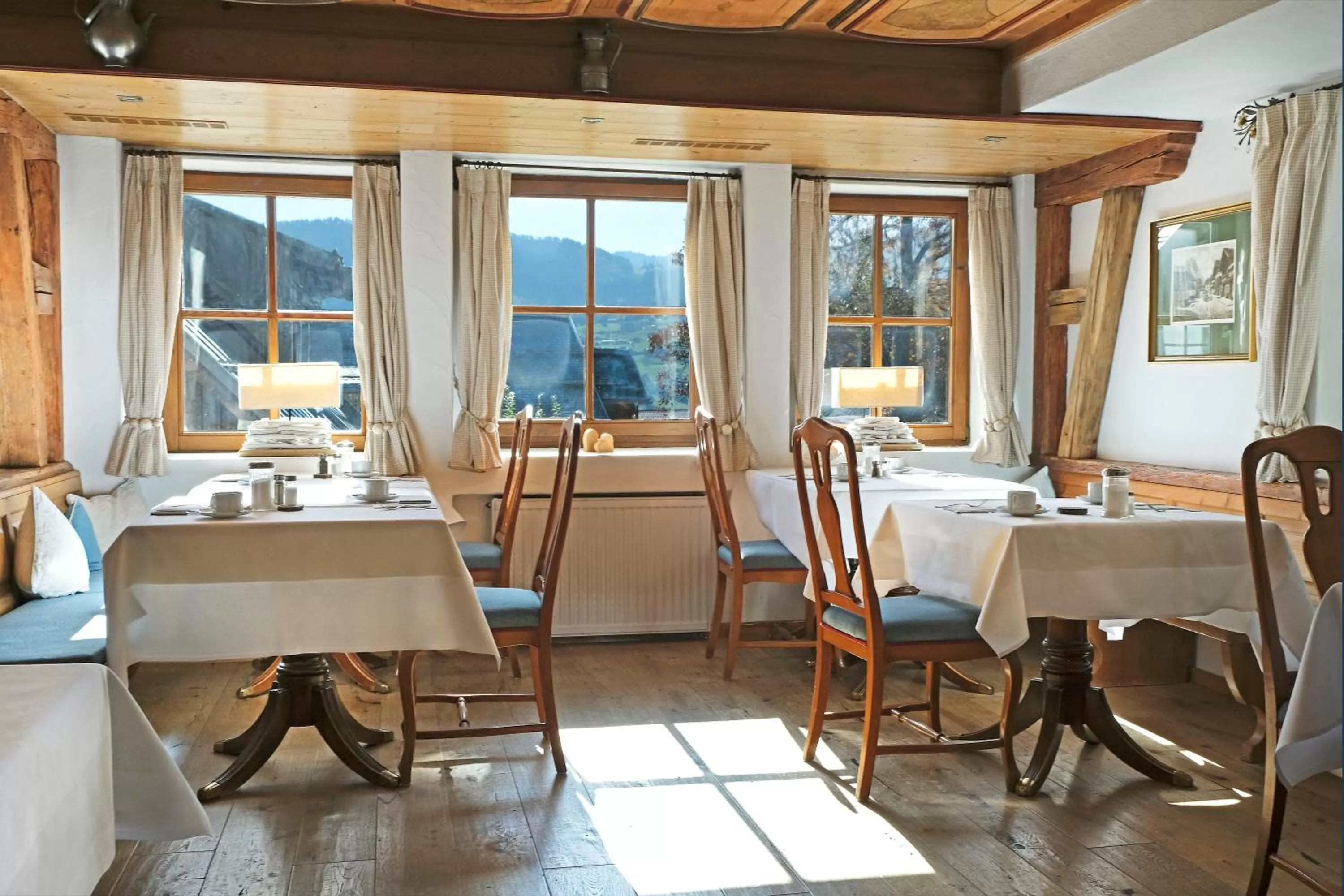 Restaurant/places to eat in Hotel Bayerischer Hof