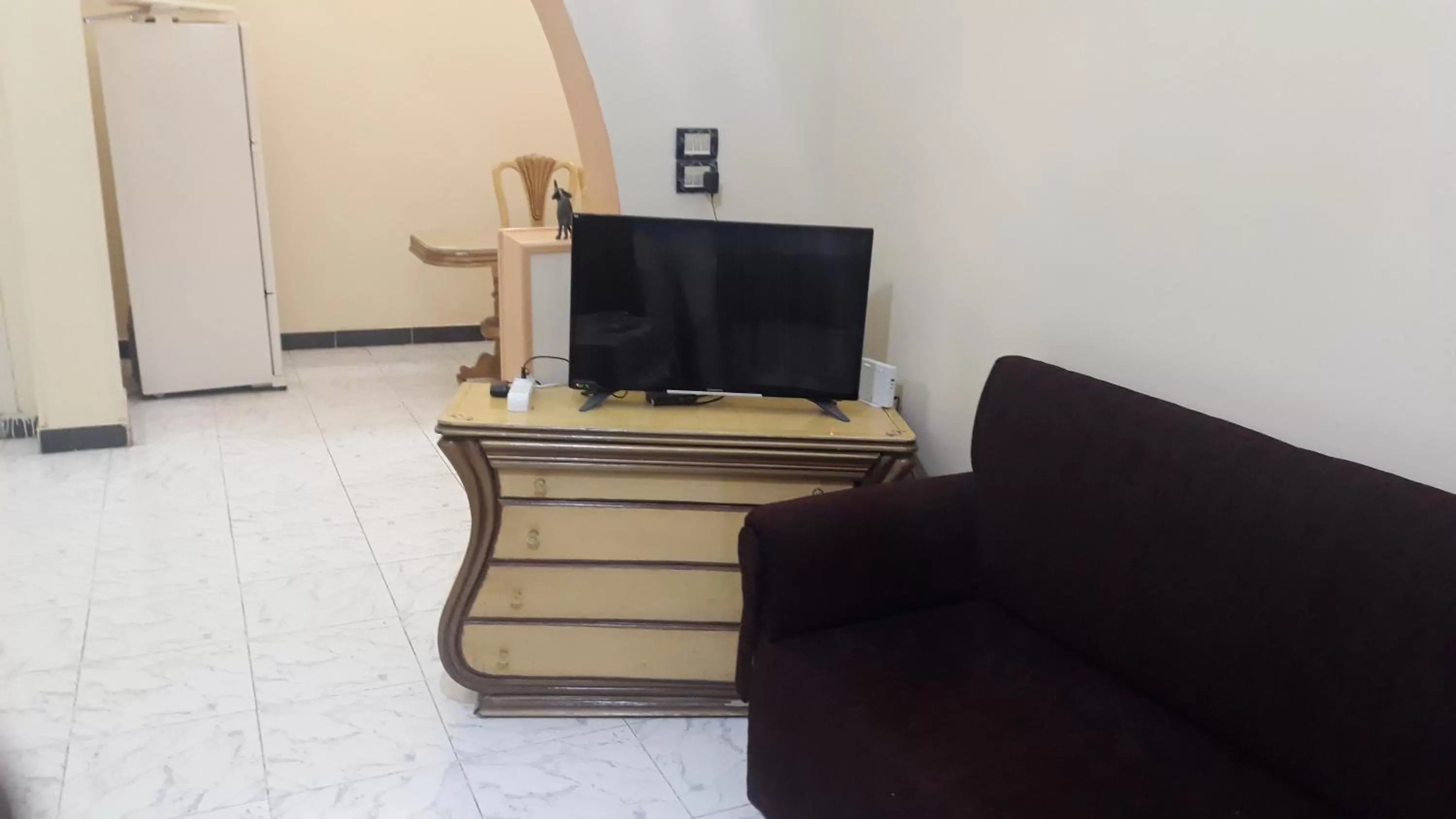 TV and multimedia, TV/Entertainment Center in Taharka Nubian House