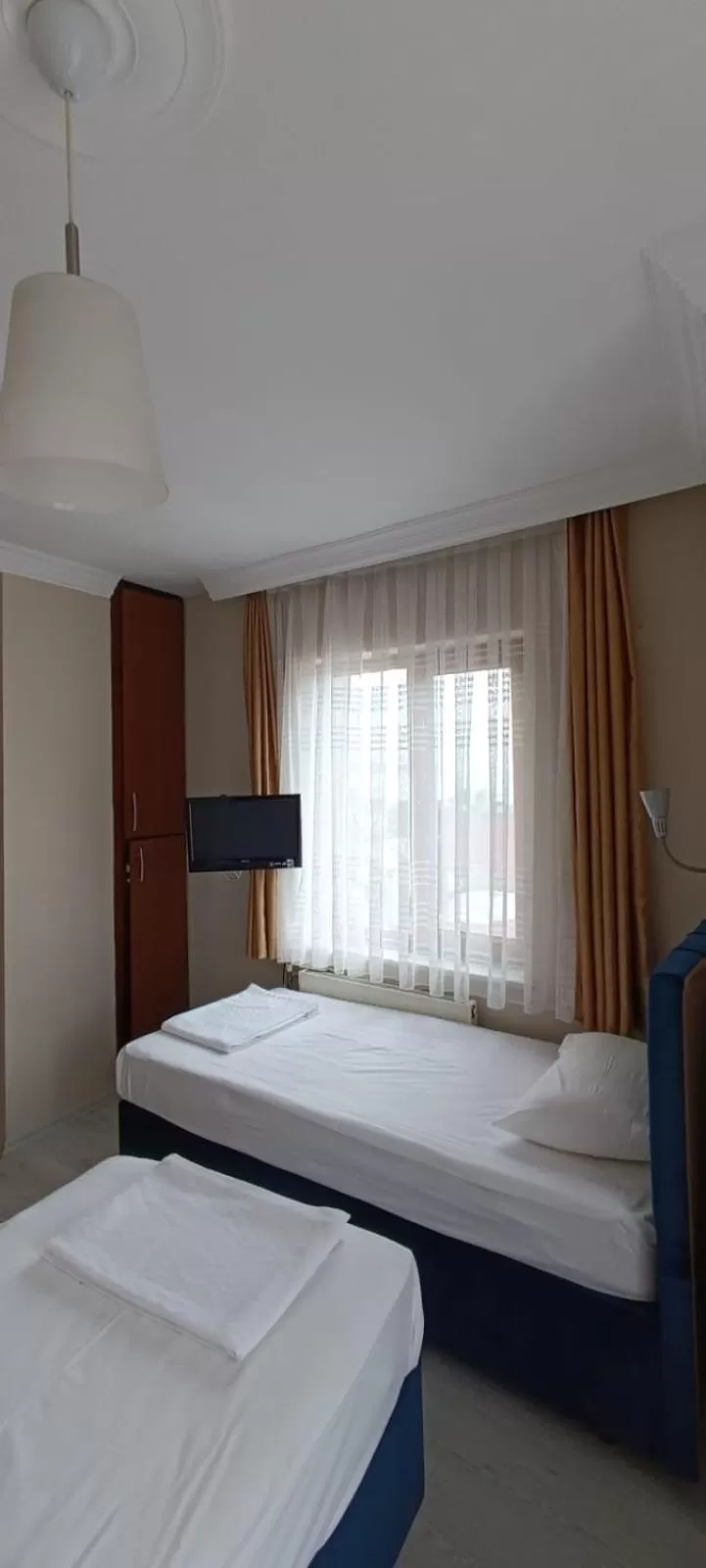 TV and multimedia, Bed in Hotel Crowded House