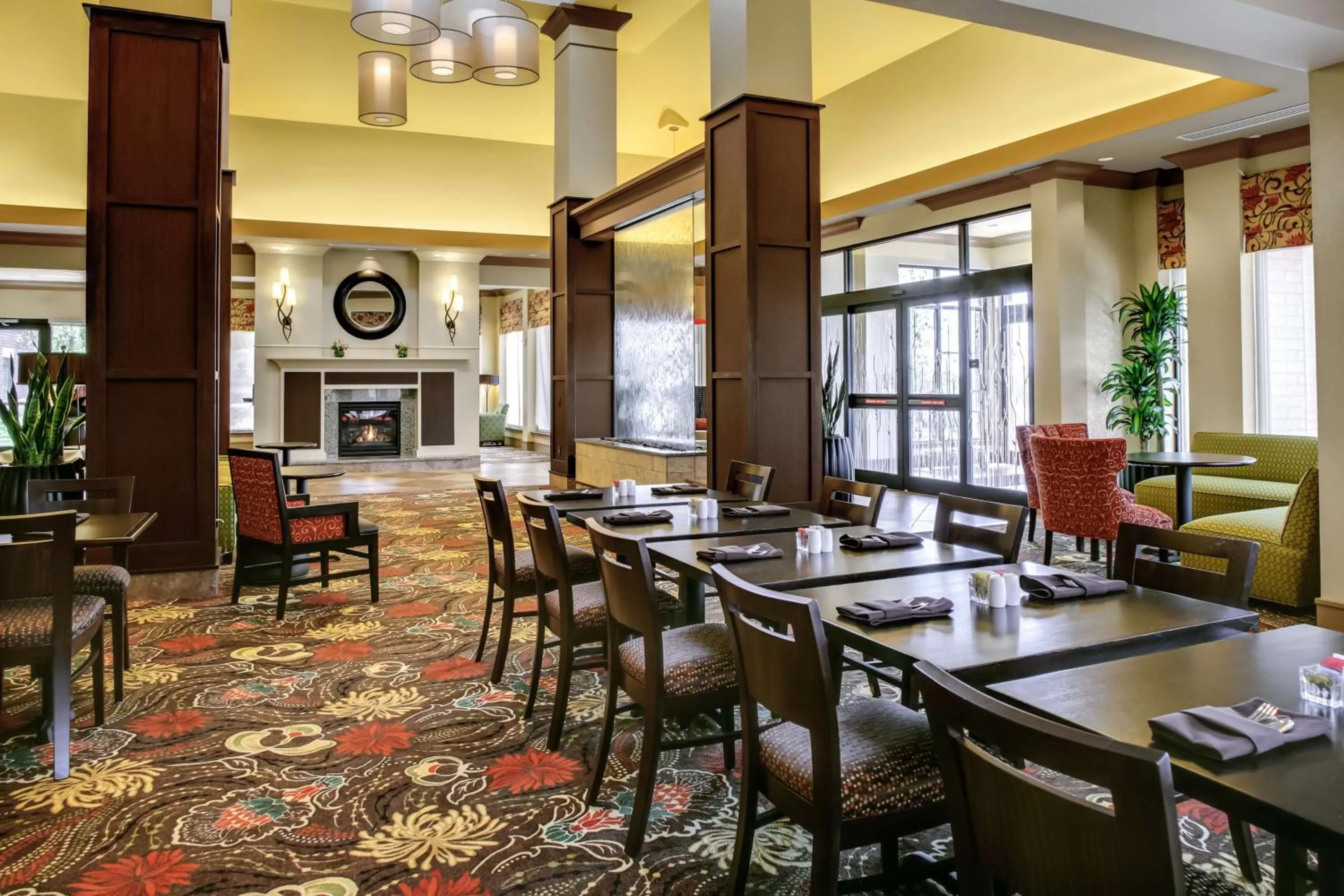 Restaurant/places to eat in Hilton Garden Inn Pittsburgh/Cranberry