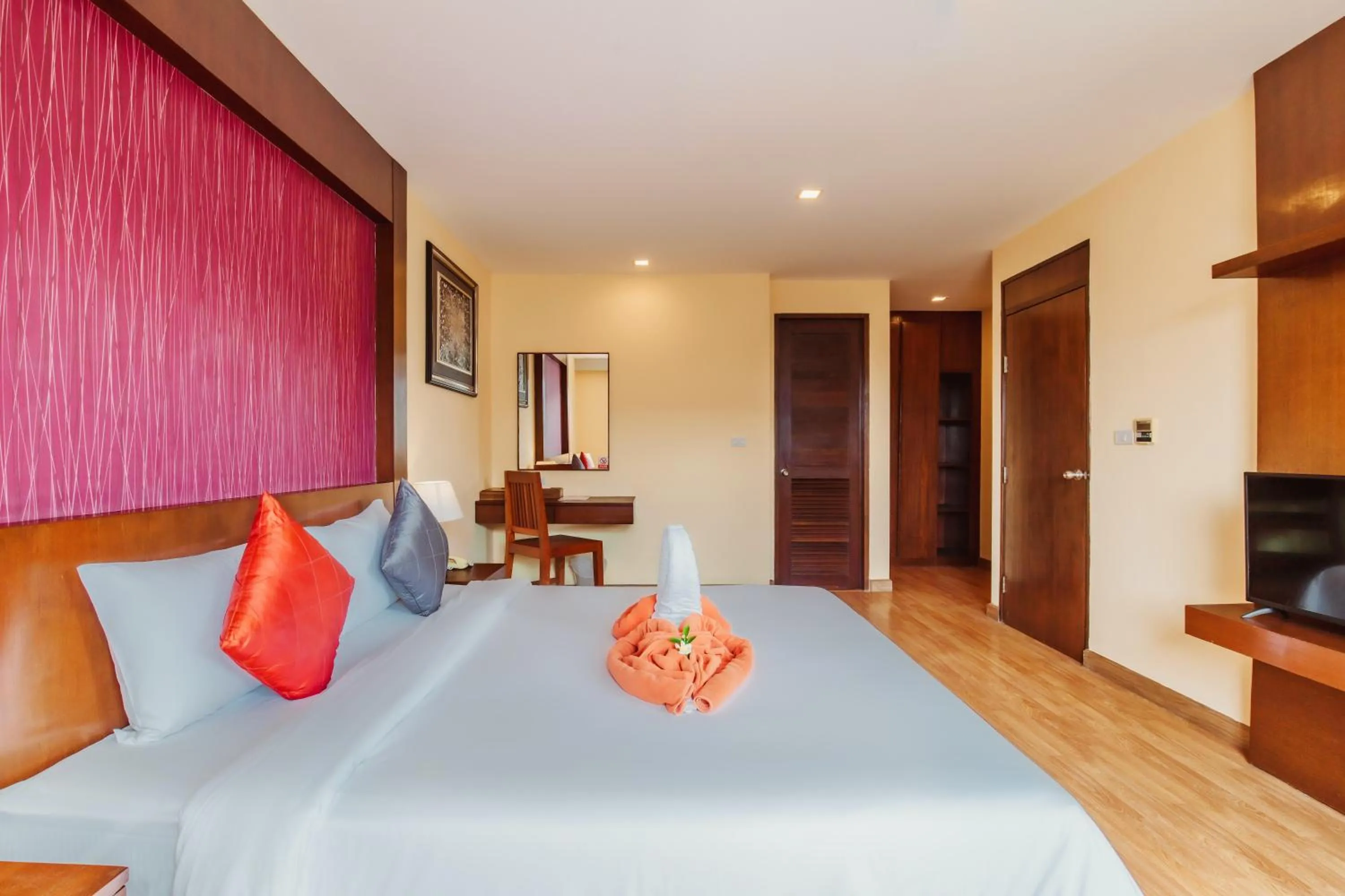 Bed in Elite Suites Patong