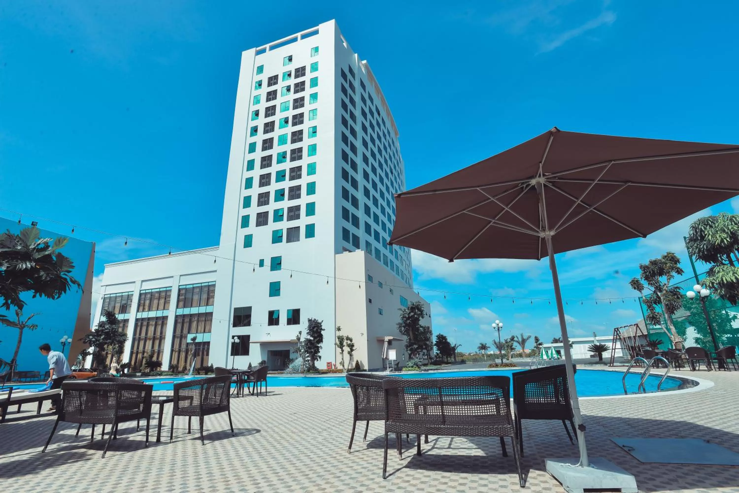 Swimming pool in Muong Thanh Luxury Ca Mau Hotel
