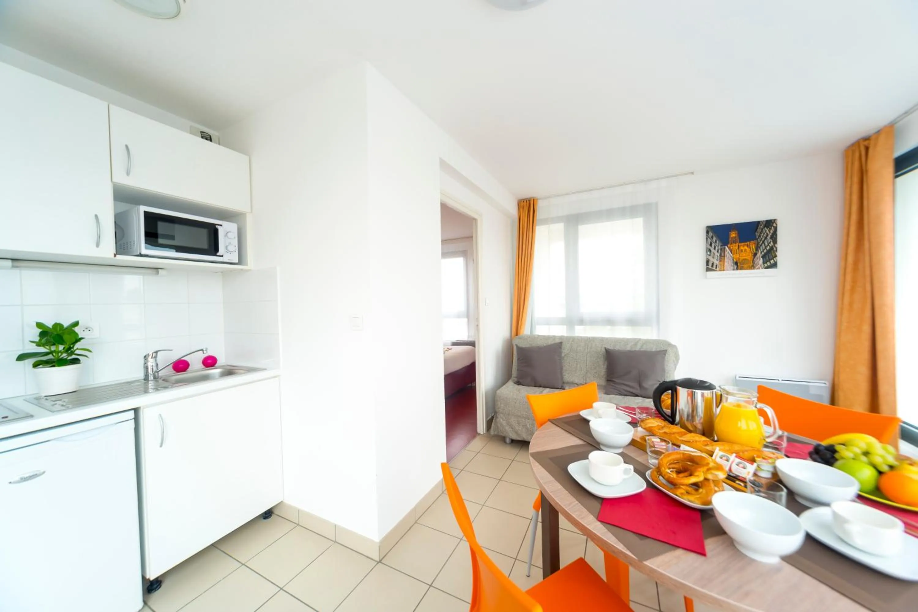 Kitchen or kitchenette in Cerise Strasbourg Appart Hotel