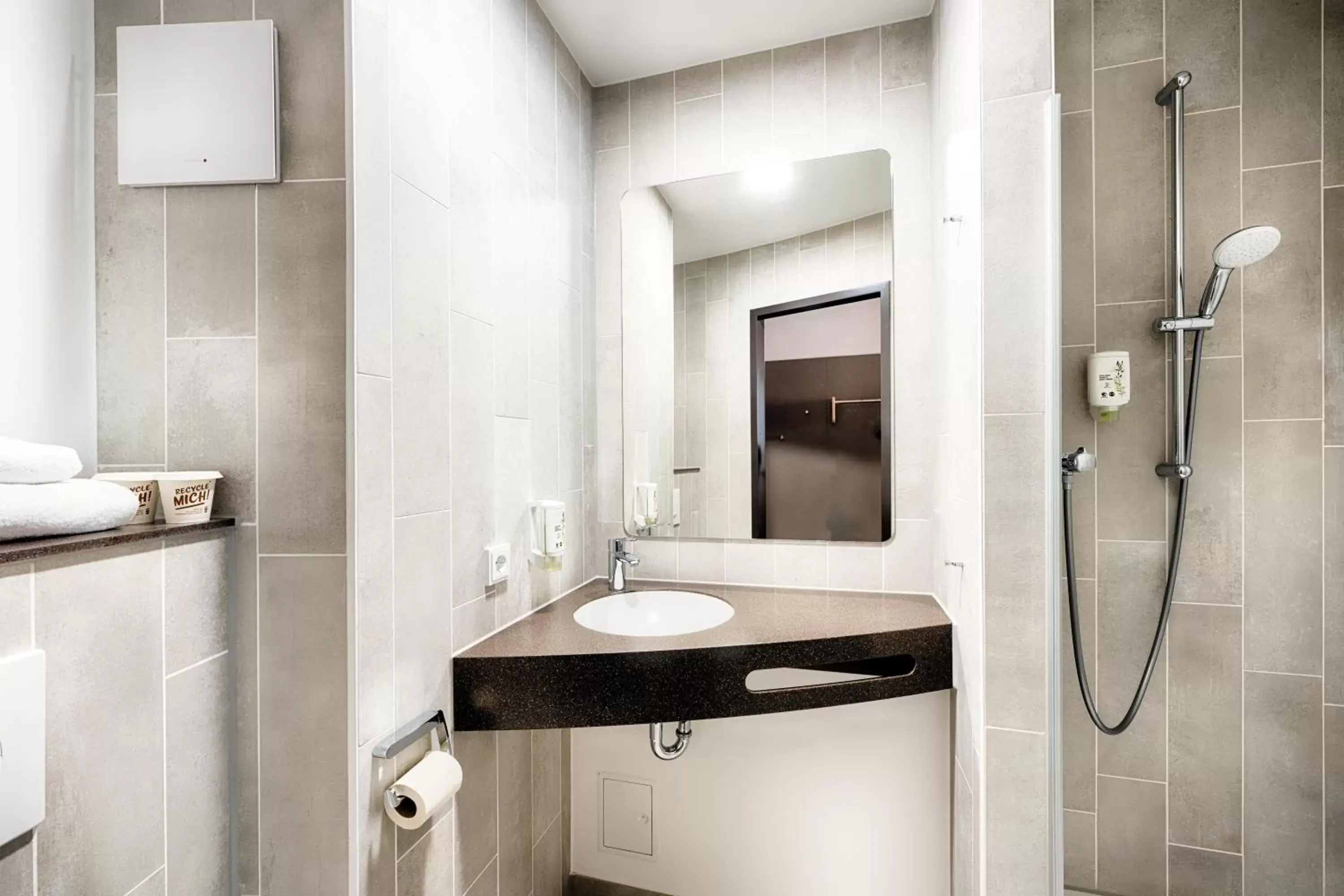 Family Room in B&B HOTEL Gießen-City Family Room in B&B HOTEL Gießen-City