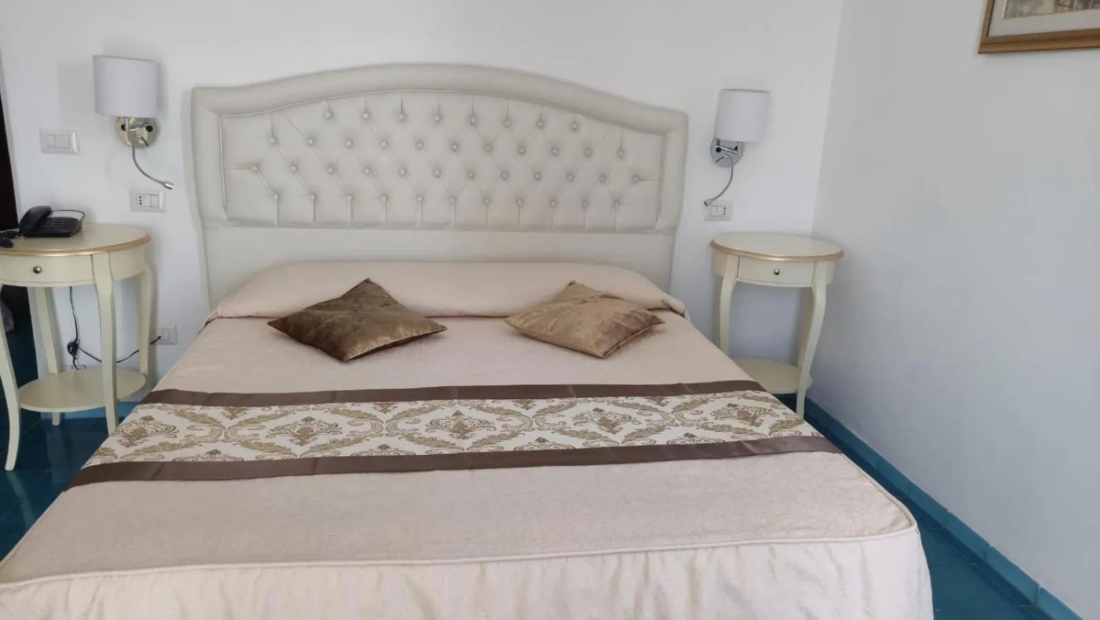 Bed in Hotel La Perla