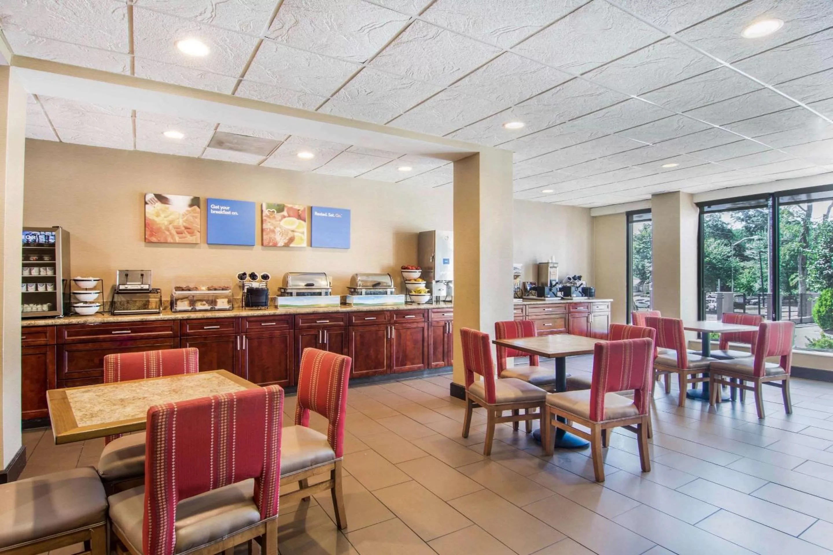 Restaurant/places to eat in Comfort Inn Atlanta Downtown South