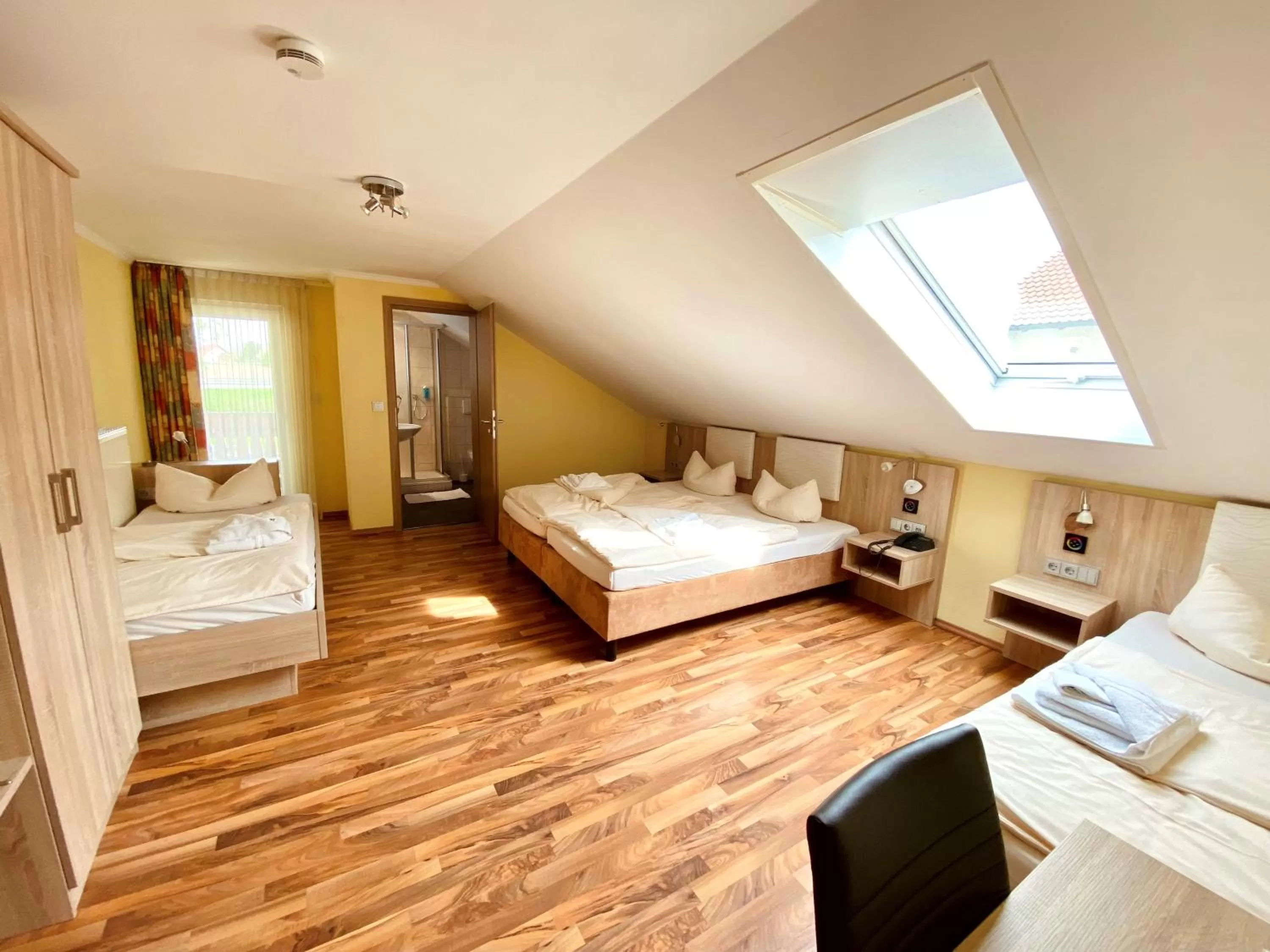 Photo of the whole room, Bed in Hotel garni Kleindienst