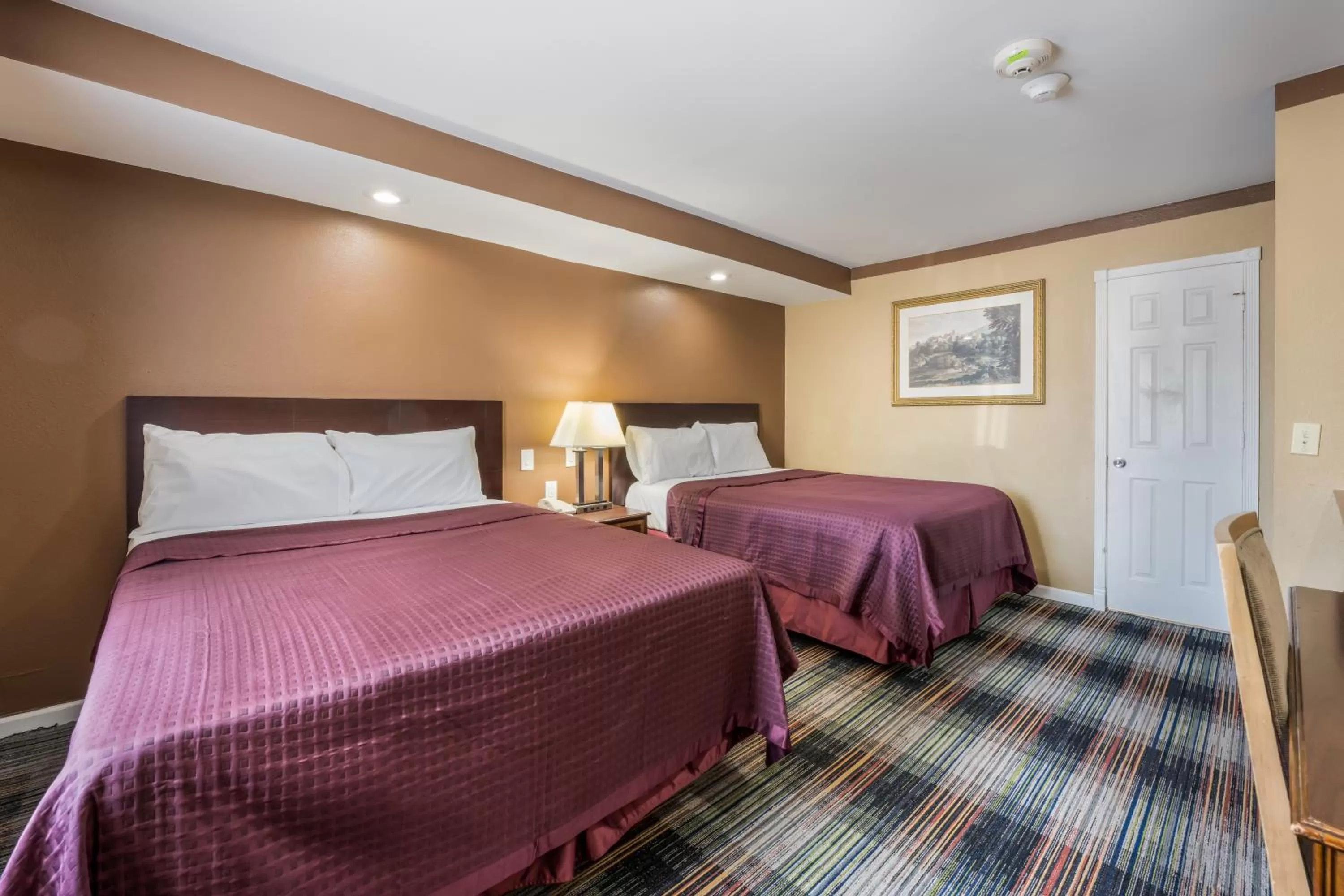 Photo of the whole room, Bed in Knights Inn Trevose