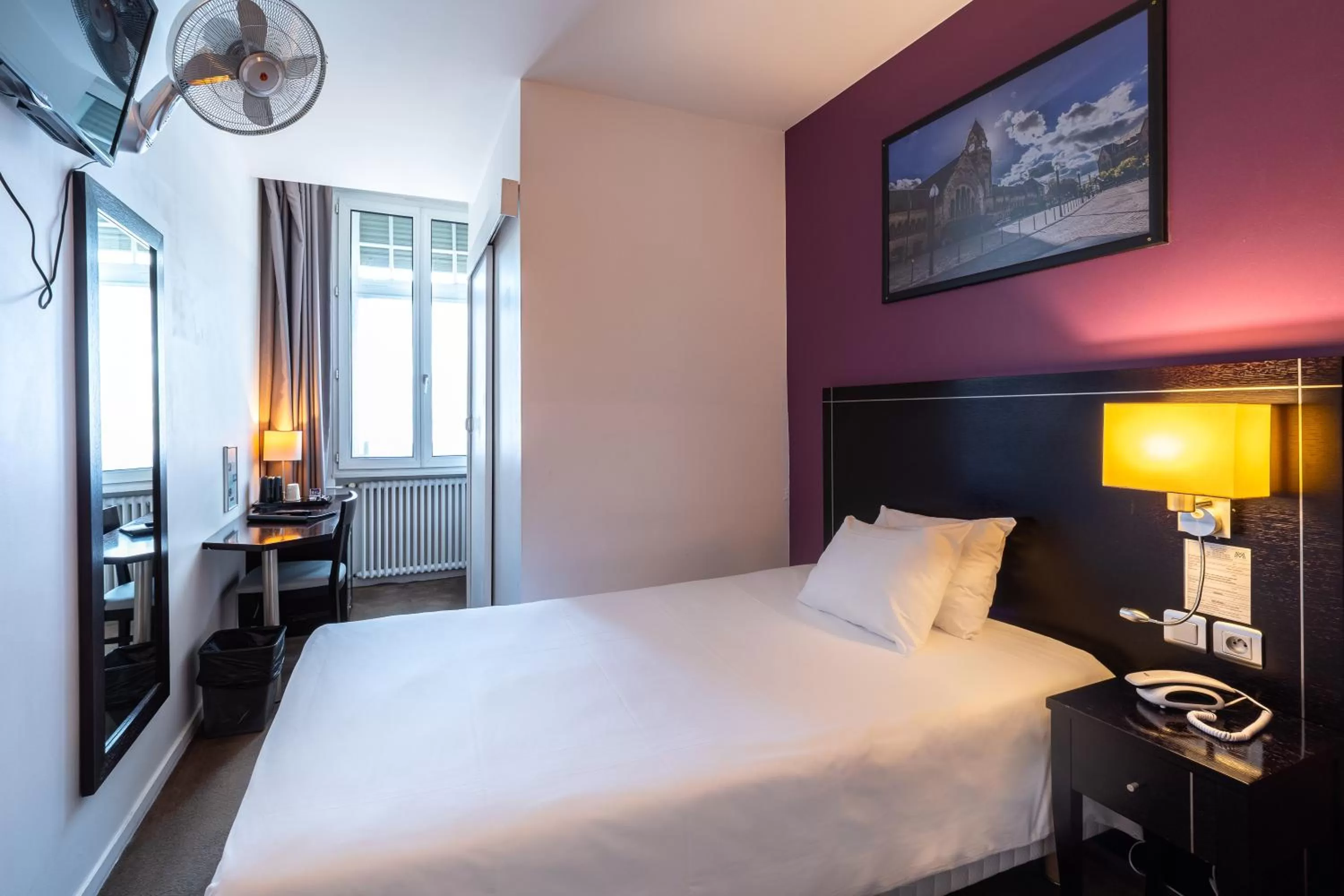 Bed in Hôtel Le Mondon Metz