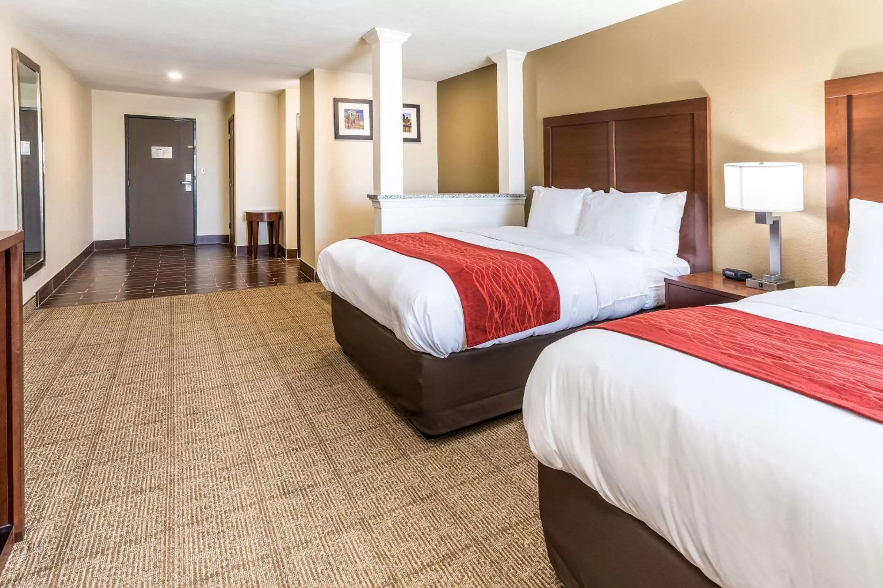 Photo of the whole room, Bed in Comfort Inn Waukesha - Milwaukee West