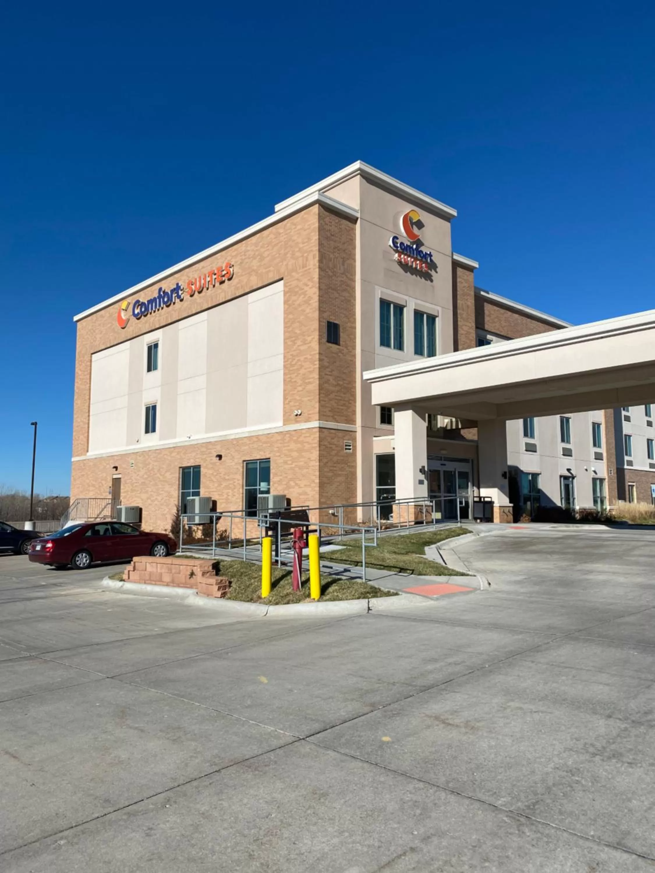 Property building in Comfort Suites West Omaha
