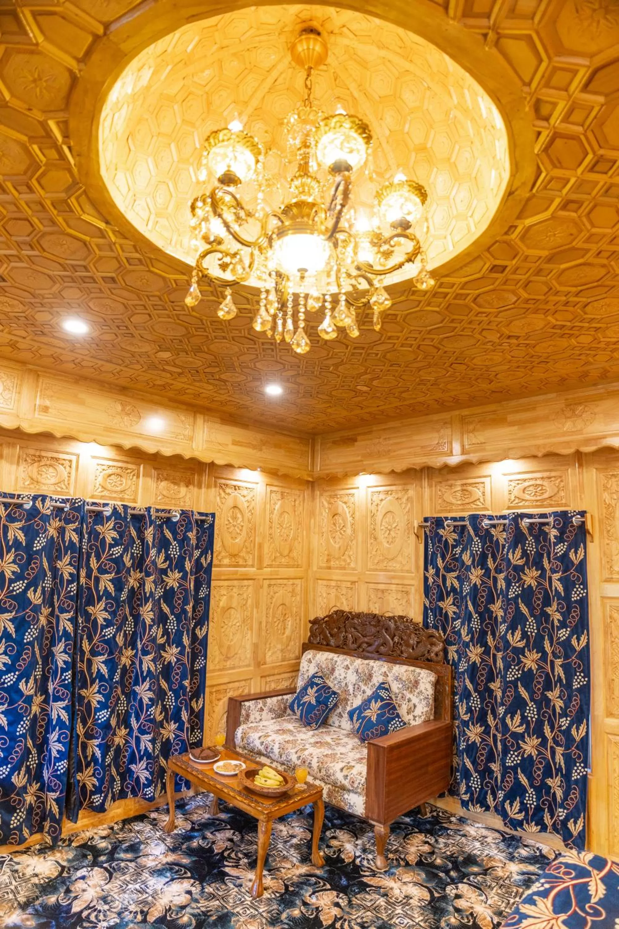Bedroom in Wangnoo Heritage Houseboats