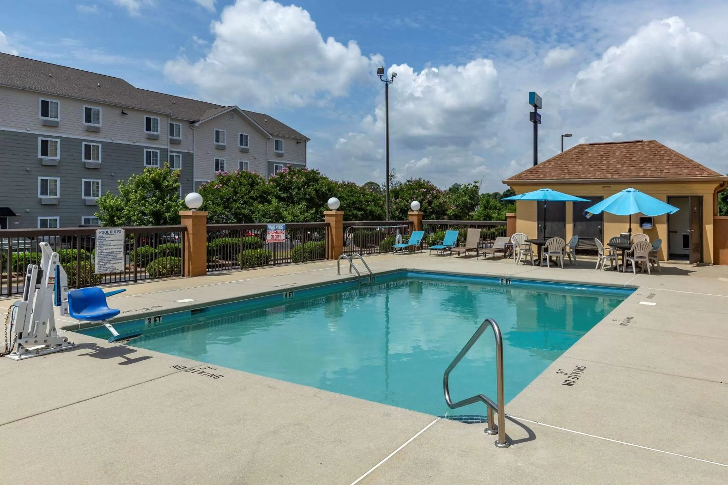 Swimming pool in Comfort Inn Garner Clayton I-40