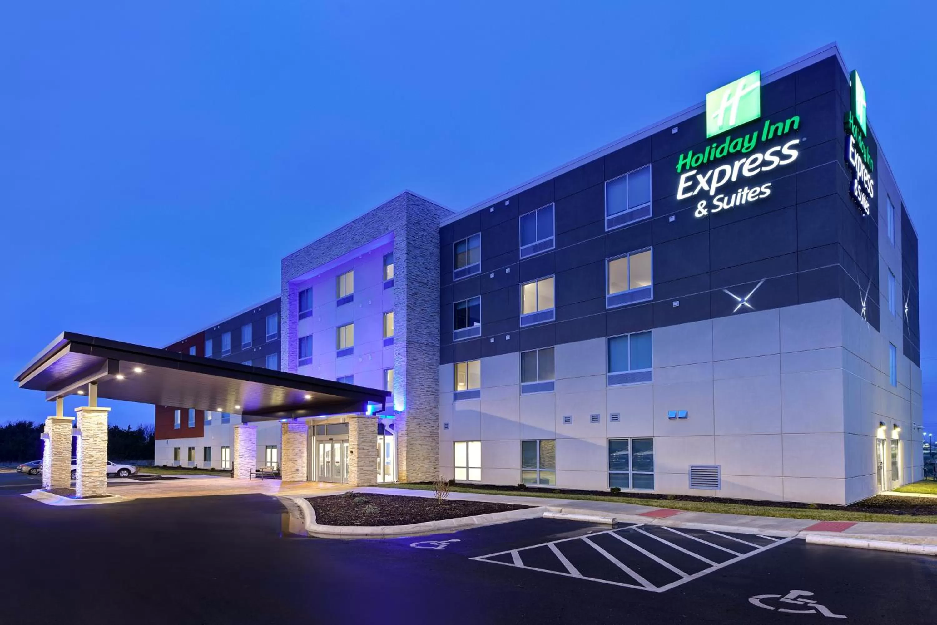Property building in Holiday Inn Express & Suites - Ottawa by IHG