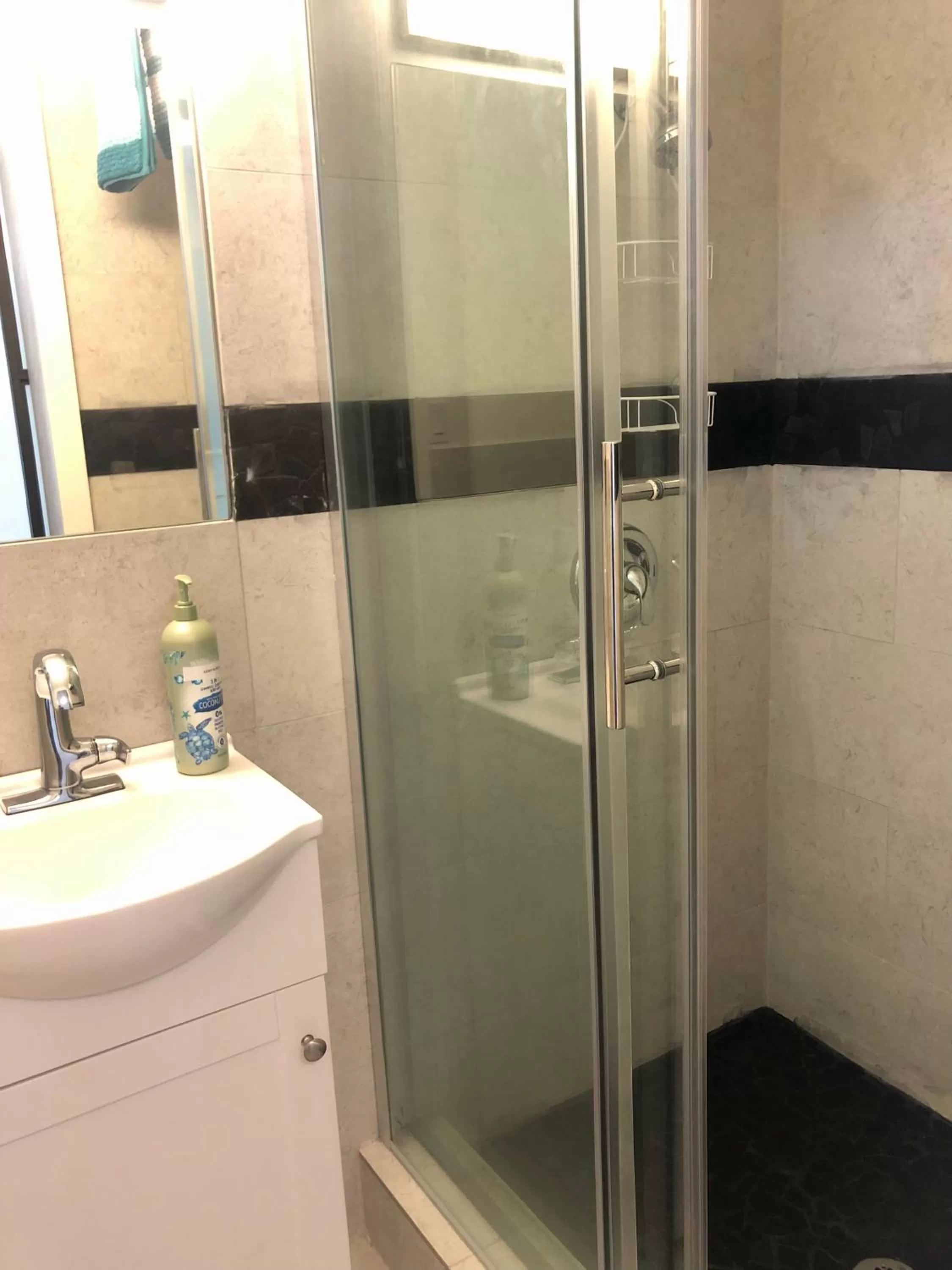 Bathroom in Kona Tiki Hotel - No Resort Fees