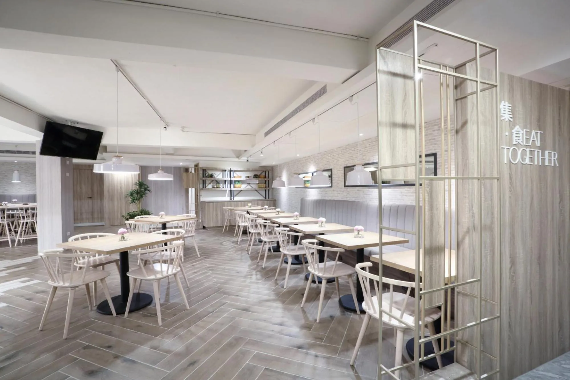 Communal lounge/ TV room in KEEBE Hotel