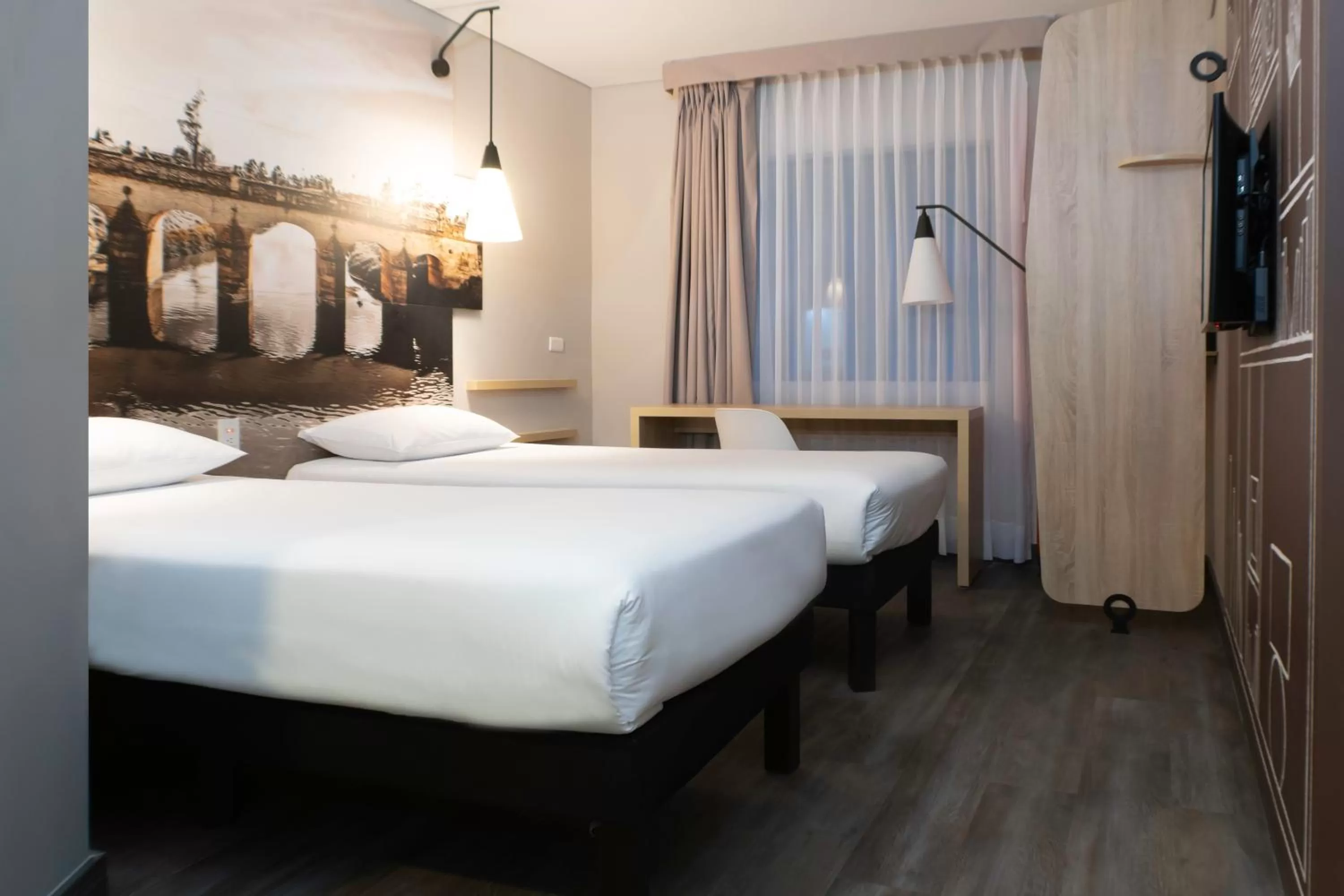 Photo of the whole room, Bed in ibis Chia