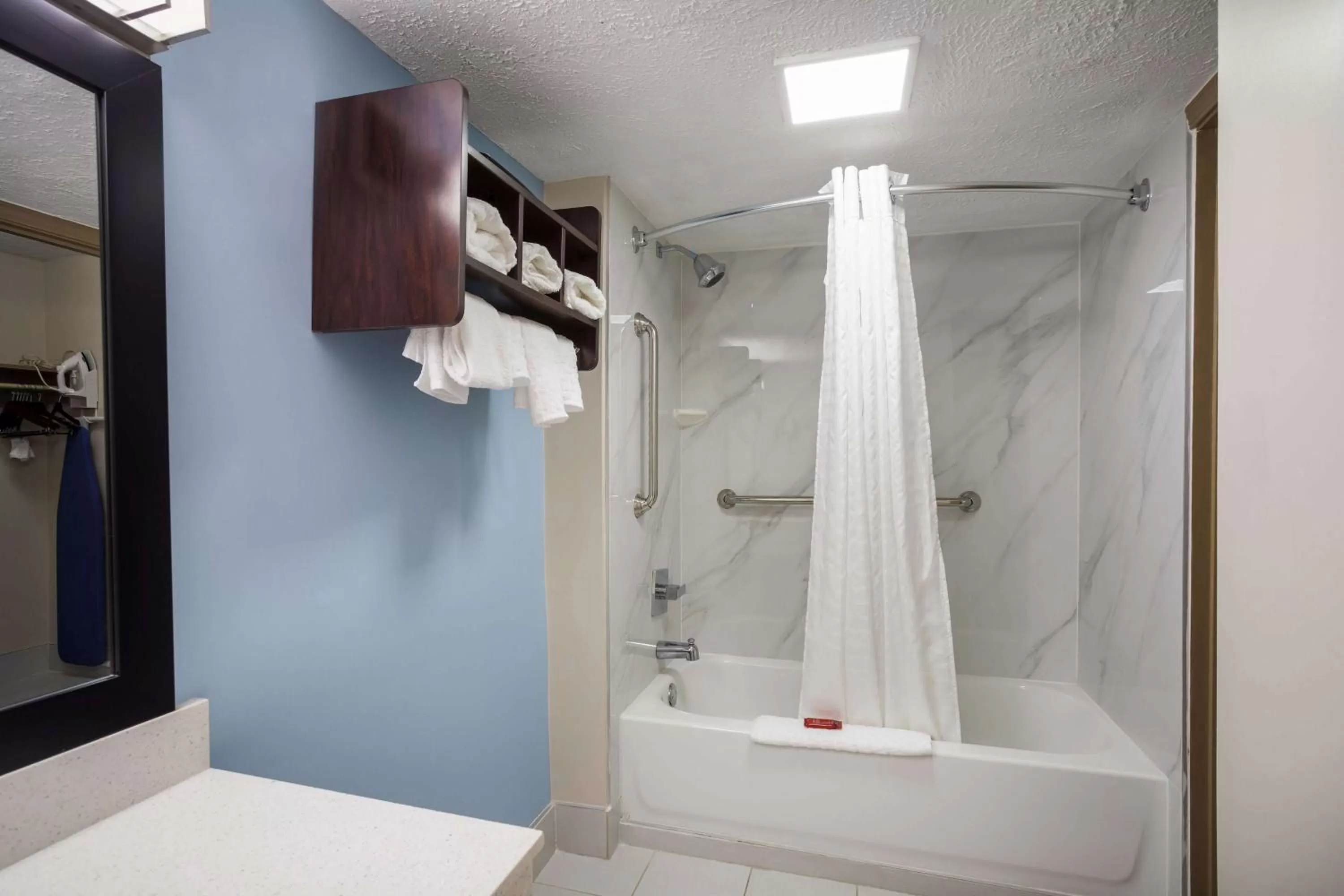 Shower in SureStay Hotel by Best Western Bardstown General Nelson