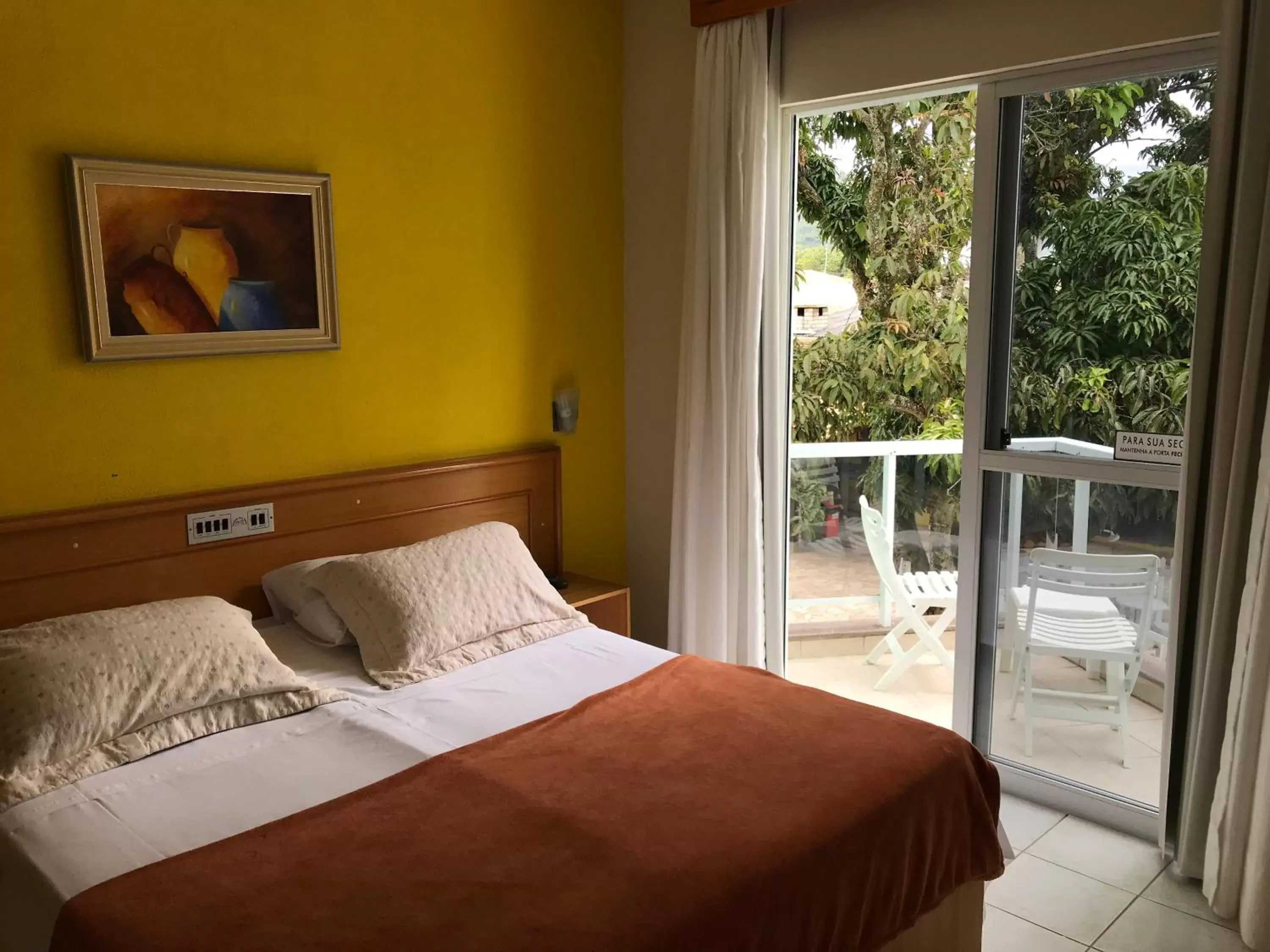 Economy Triple Room in Pousada Vila Verde Economy Triple Room in Pousada Vila Verde