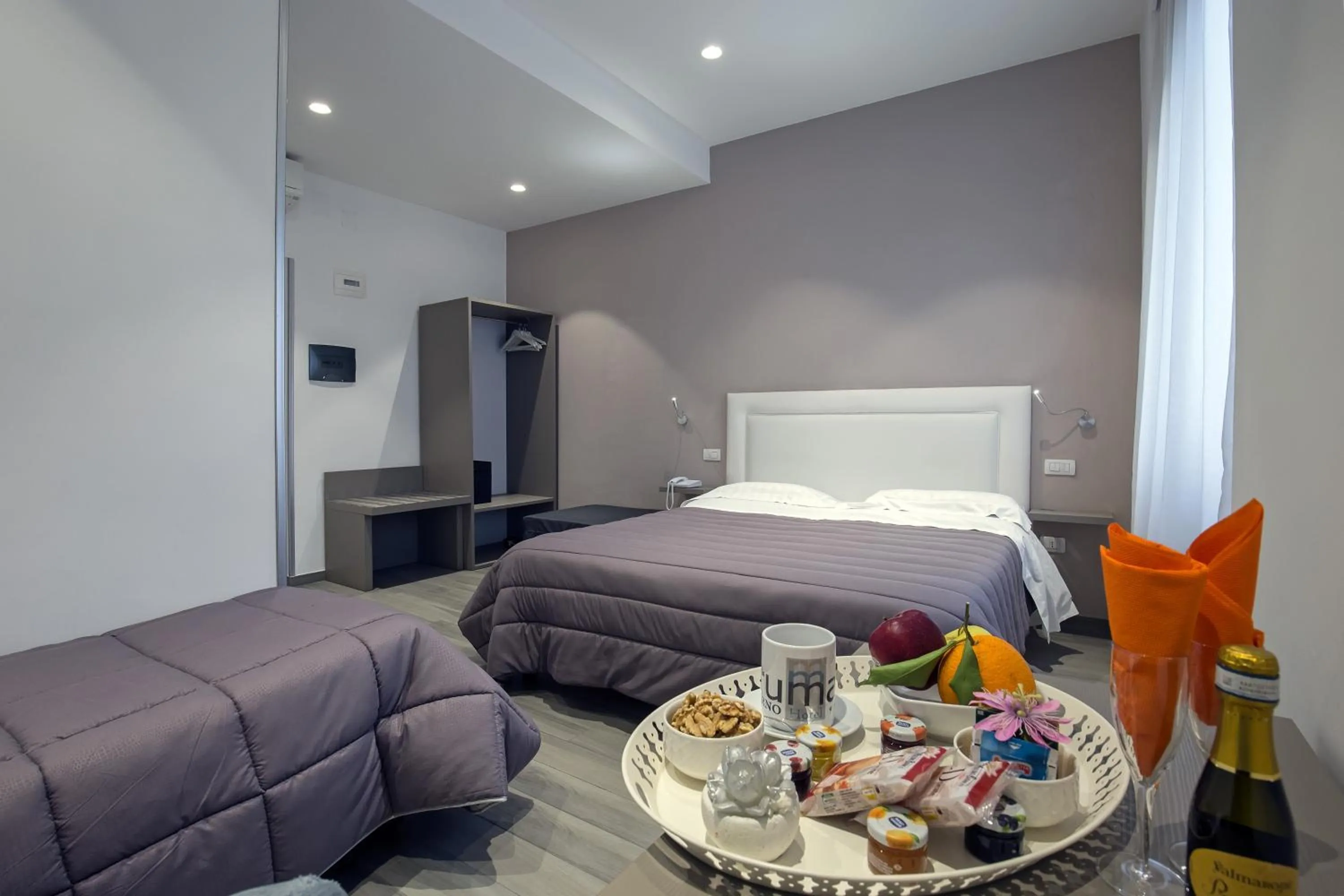 Photo of the whole room, Bed in Hotel Bruman Salerno