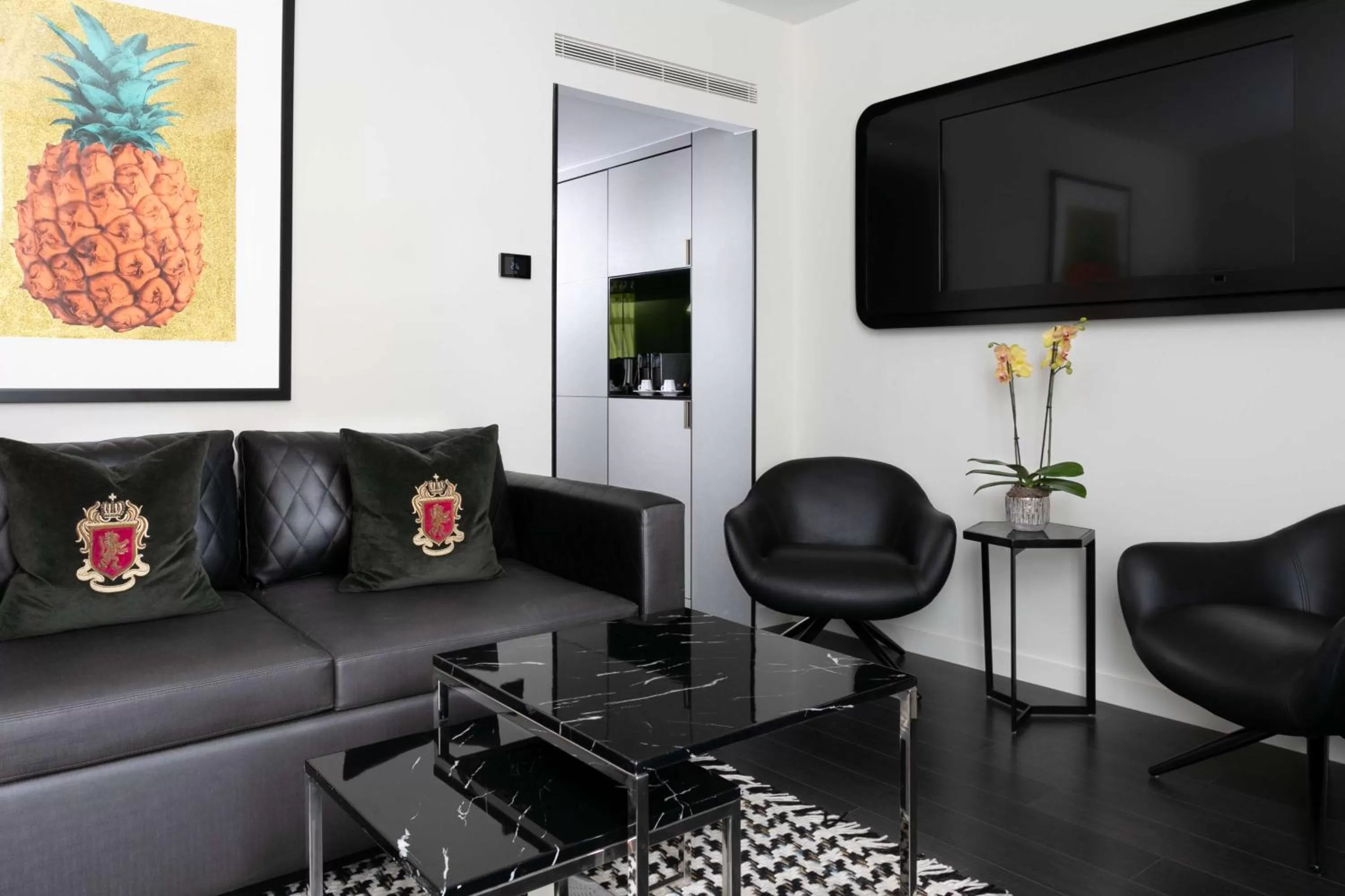 Photo of the whole room in Holmes Hotel London