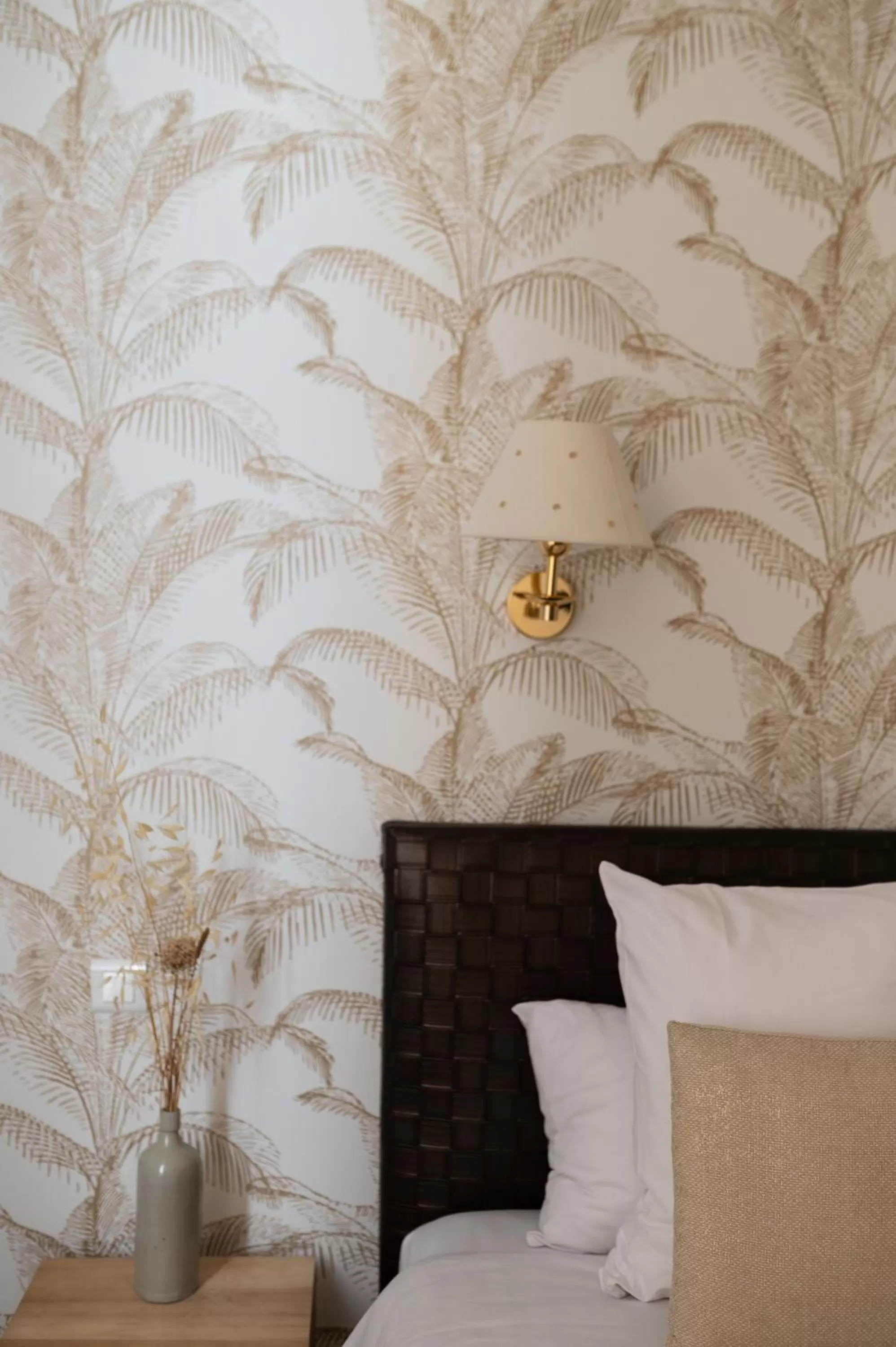 Decorative detail, Bed in Hôtel La Résidence