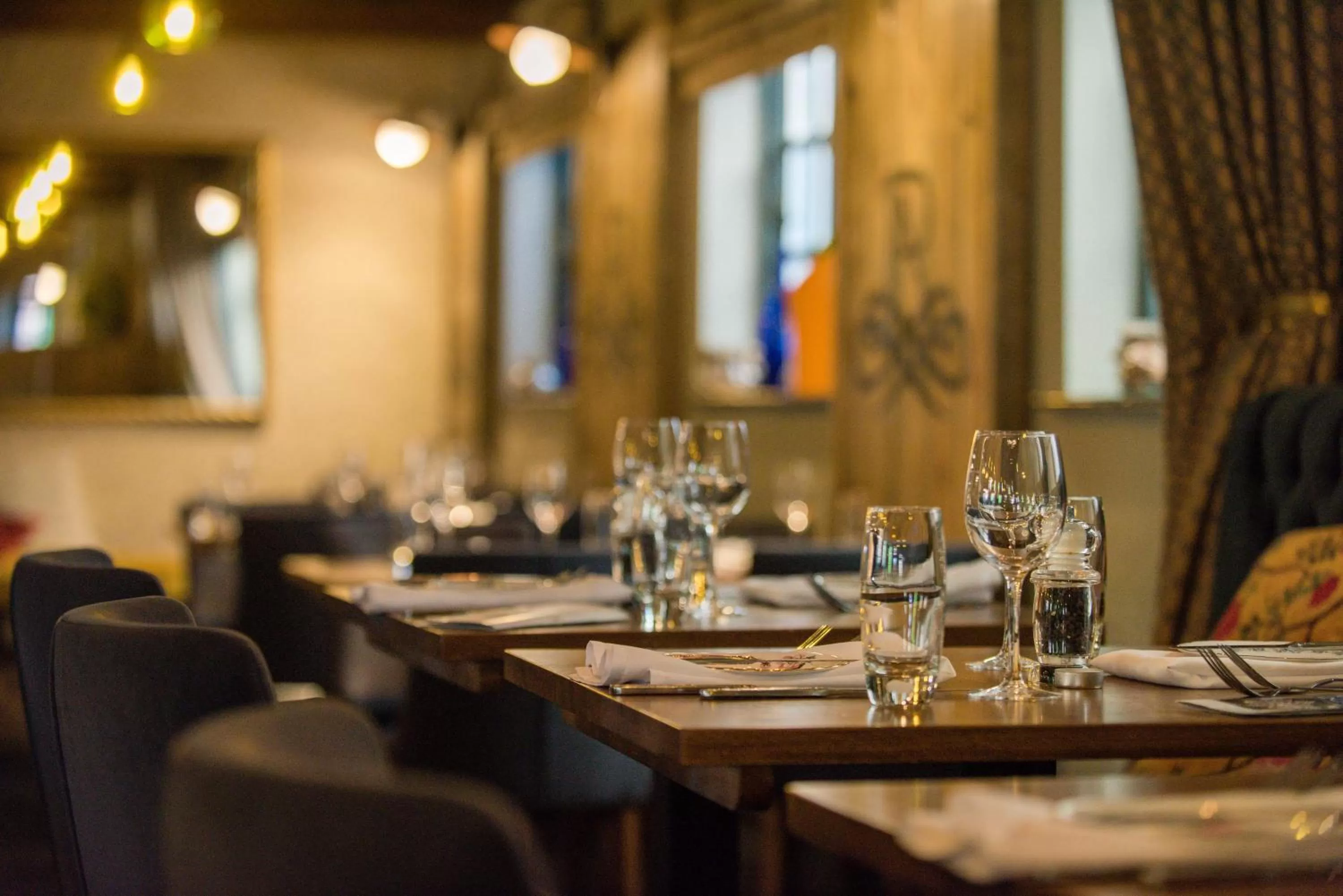 Restaurant/places to eat in The Royal Arms Hotel Room Only