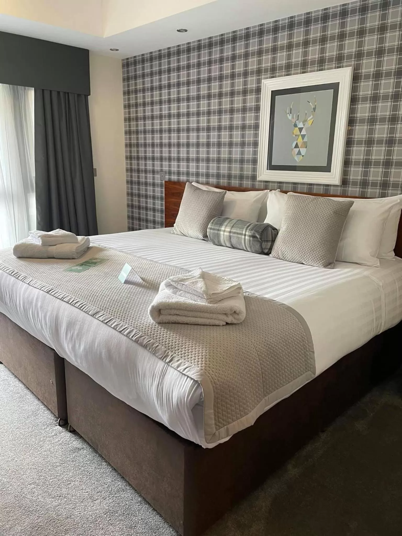 Balcony/Terrace, Bed in Boston West Hotel