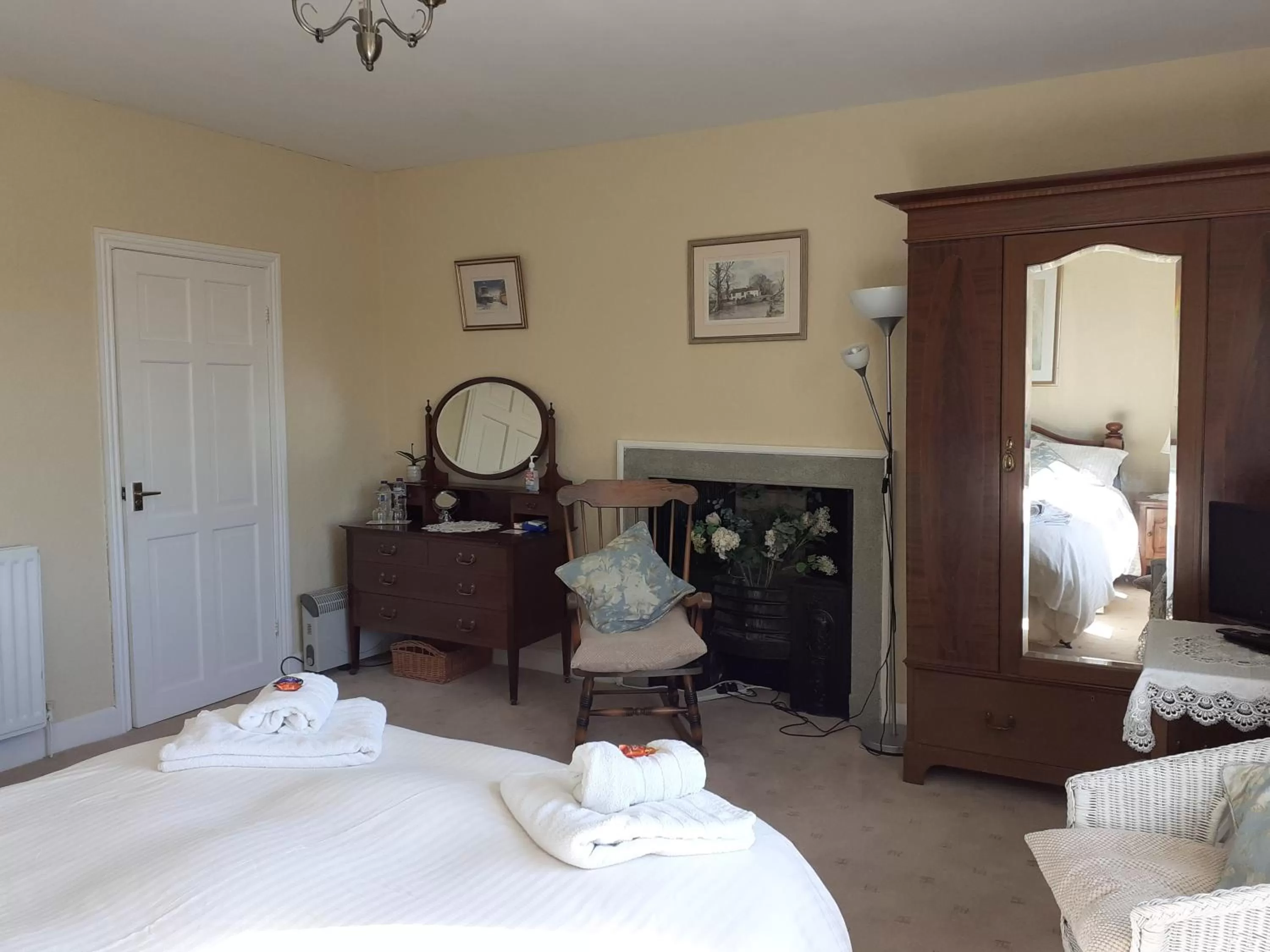 Bedroom, Bed in Lily Hill Farm