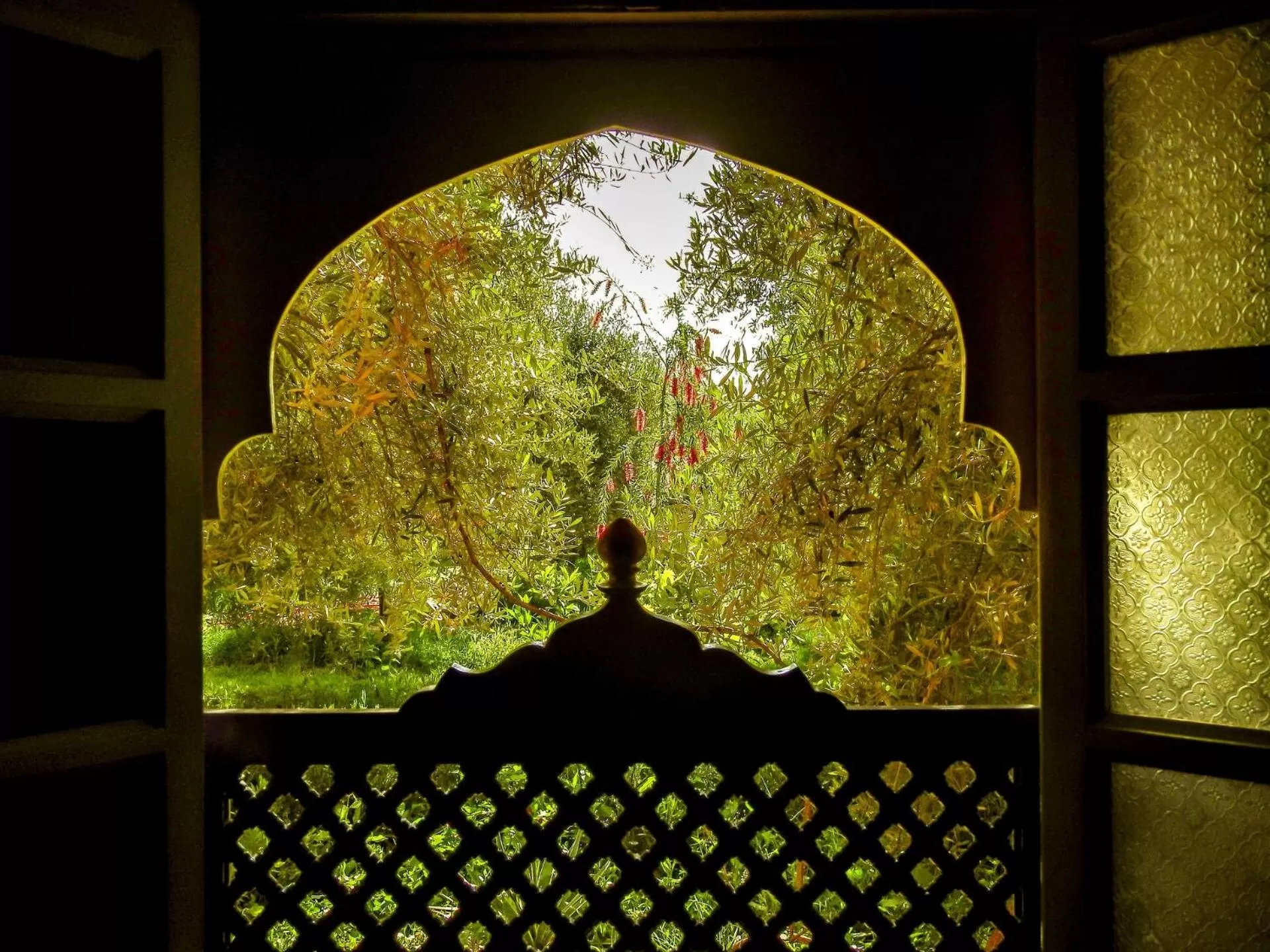 Garden view in Le Bleu House