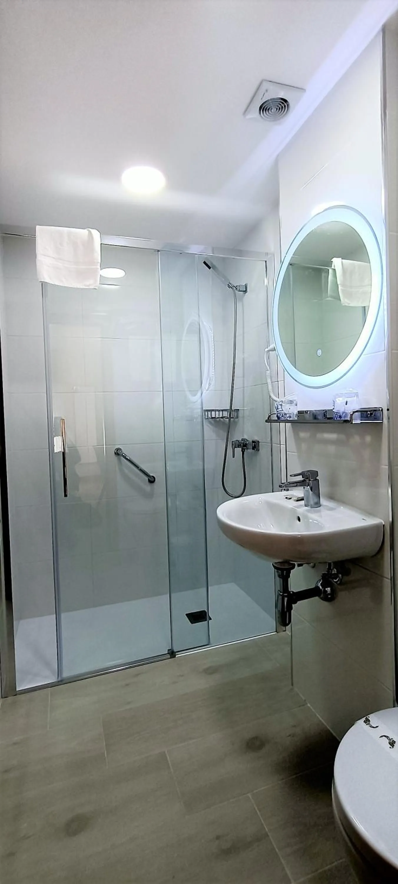 Bathroom in Hotel Vilagarcia