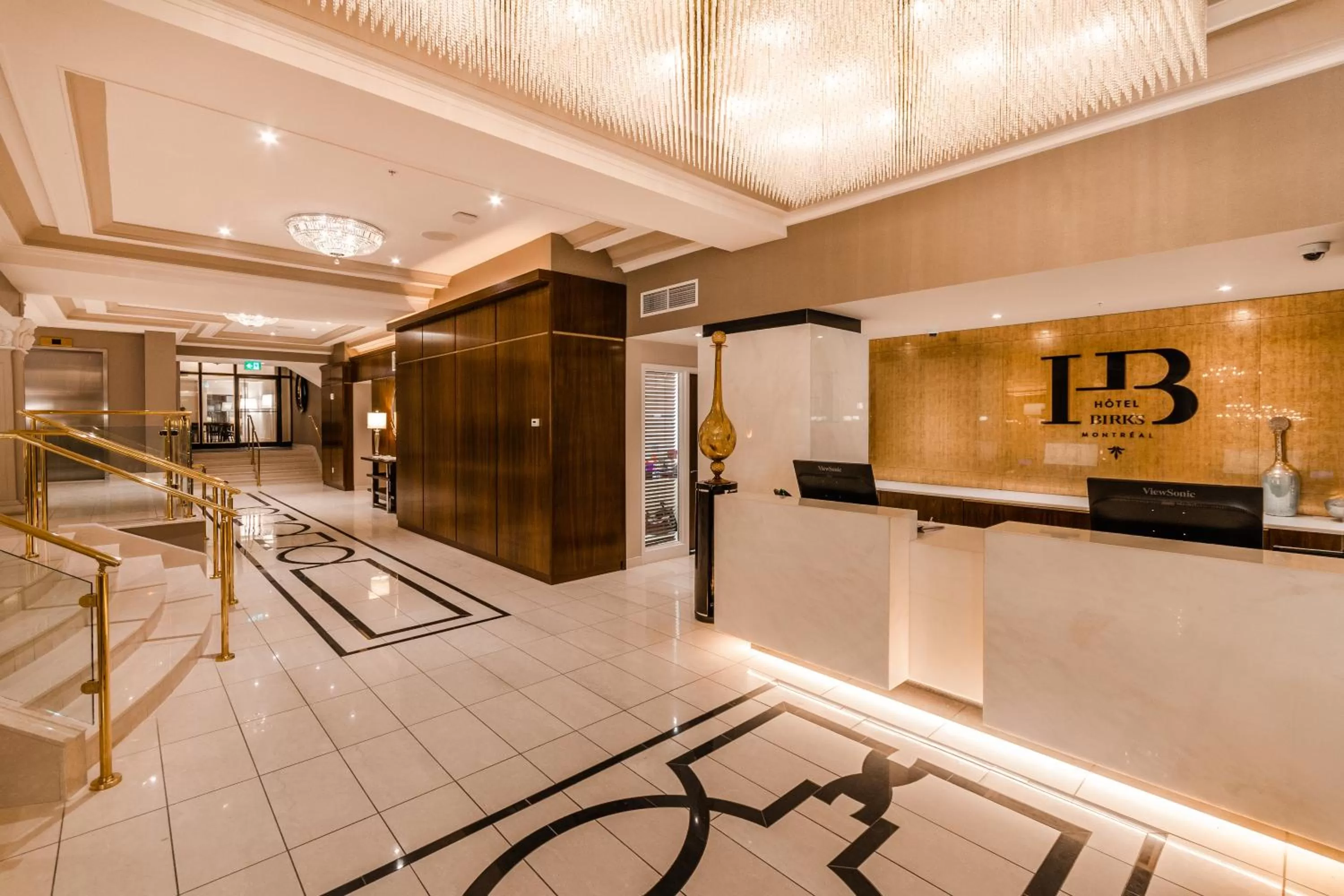 Lobby or reception in Hôtel Birks Montréal