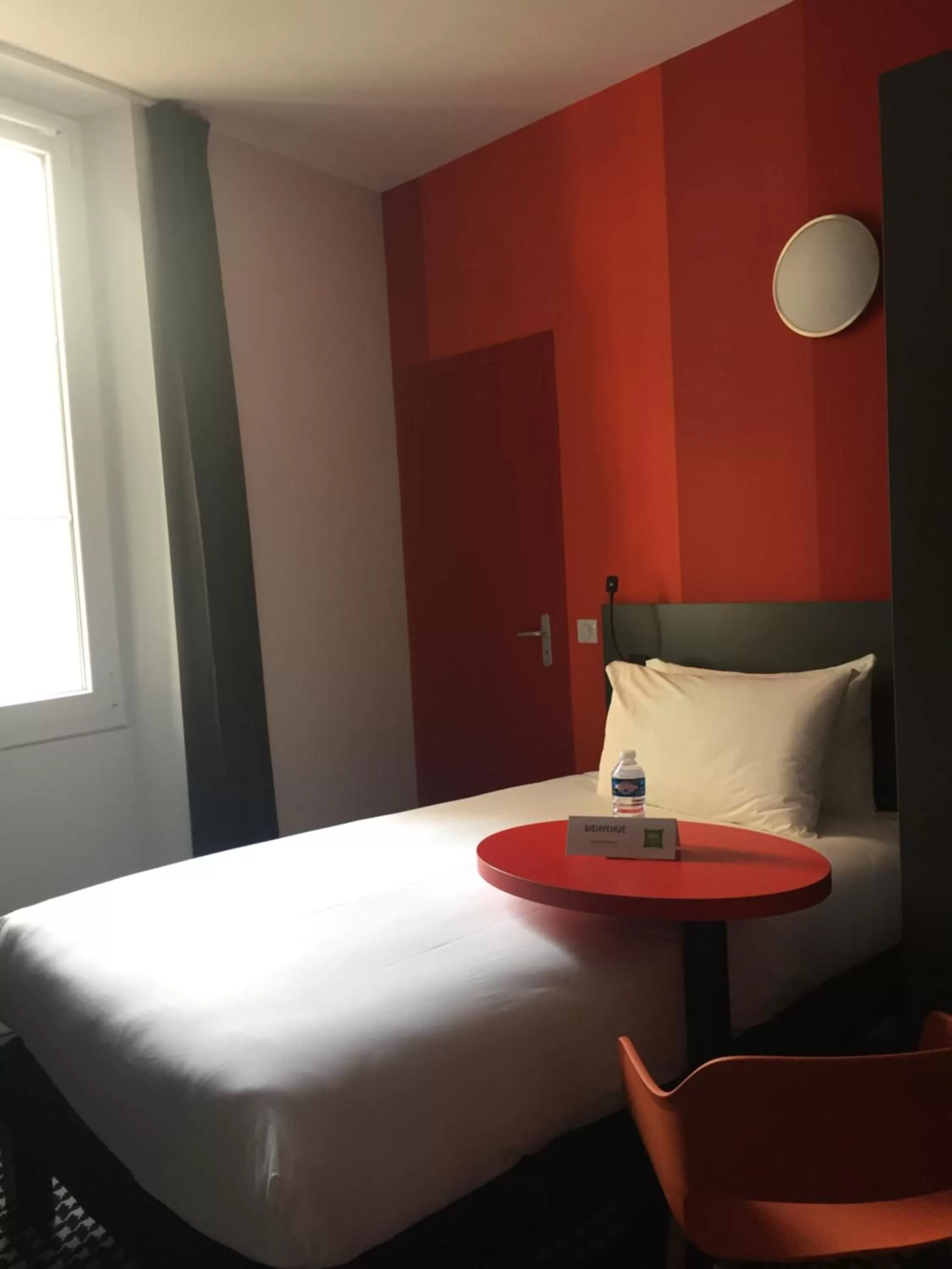 Photo of the whole room, Bed in ibis Styles Marseille Vieux Port