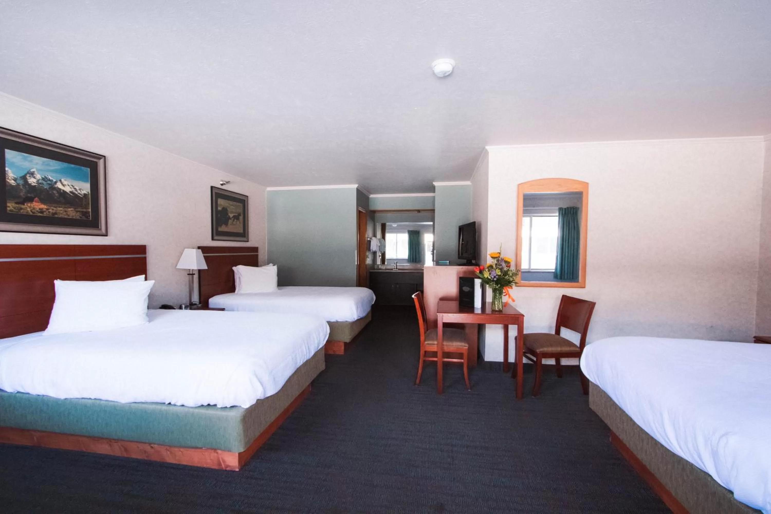 Restaurant/places to eat, Bed in Brandin' Iron Inn