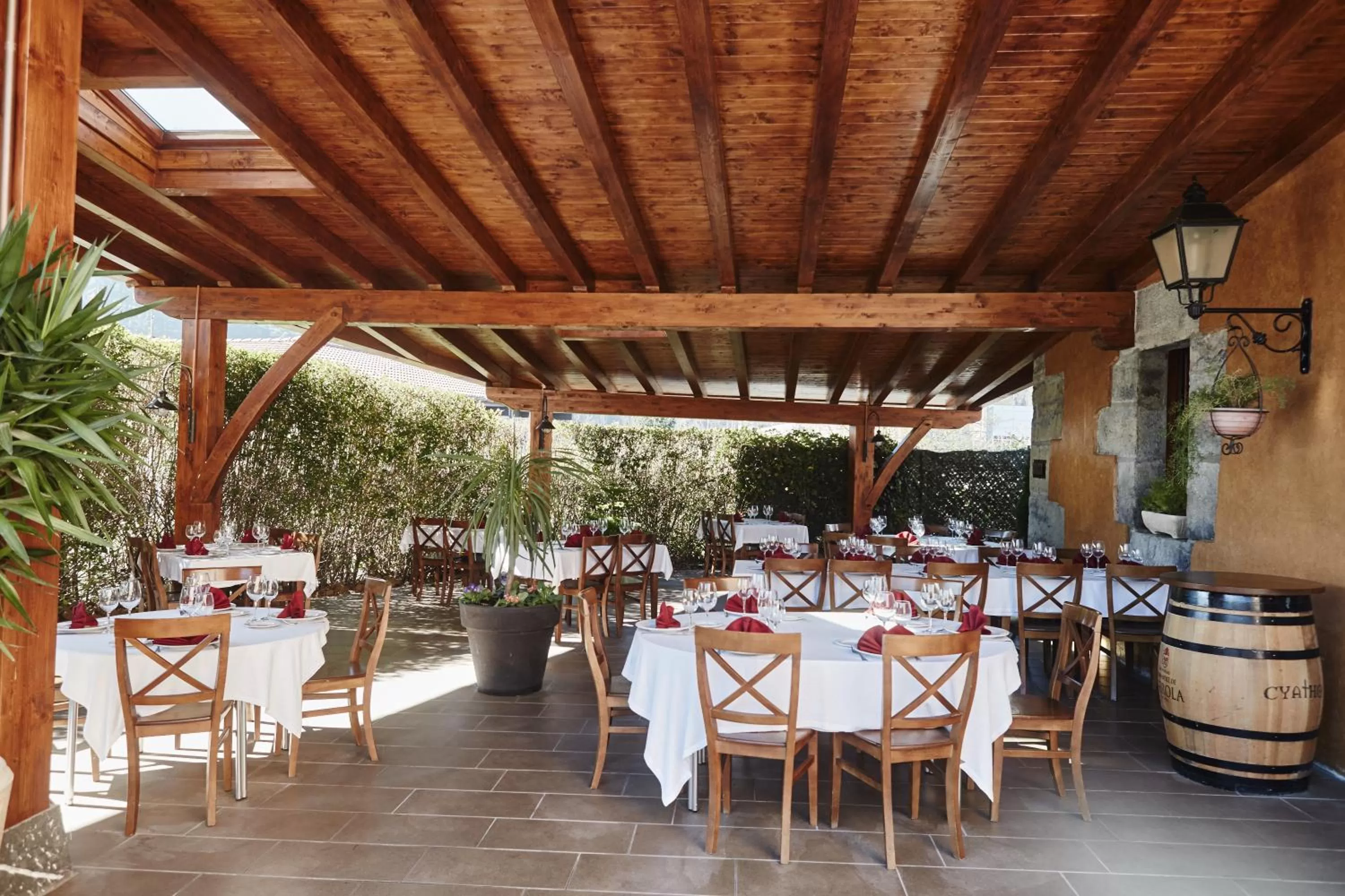 Restaurant/places to eat in Hotel Larrañaga