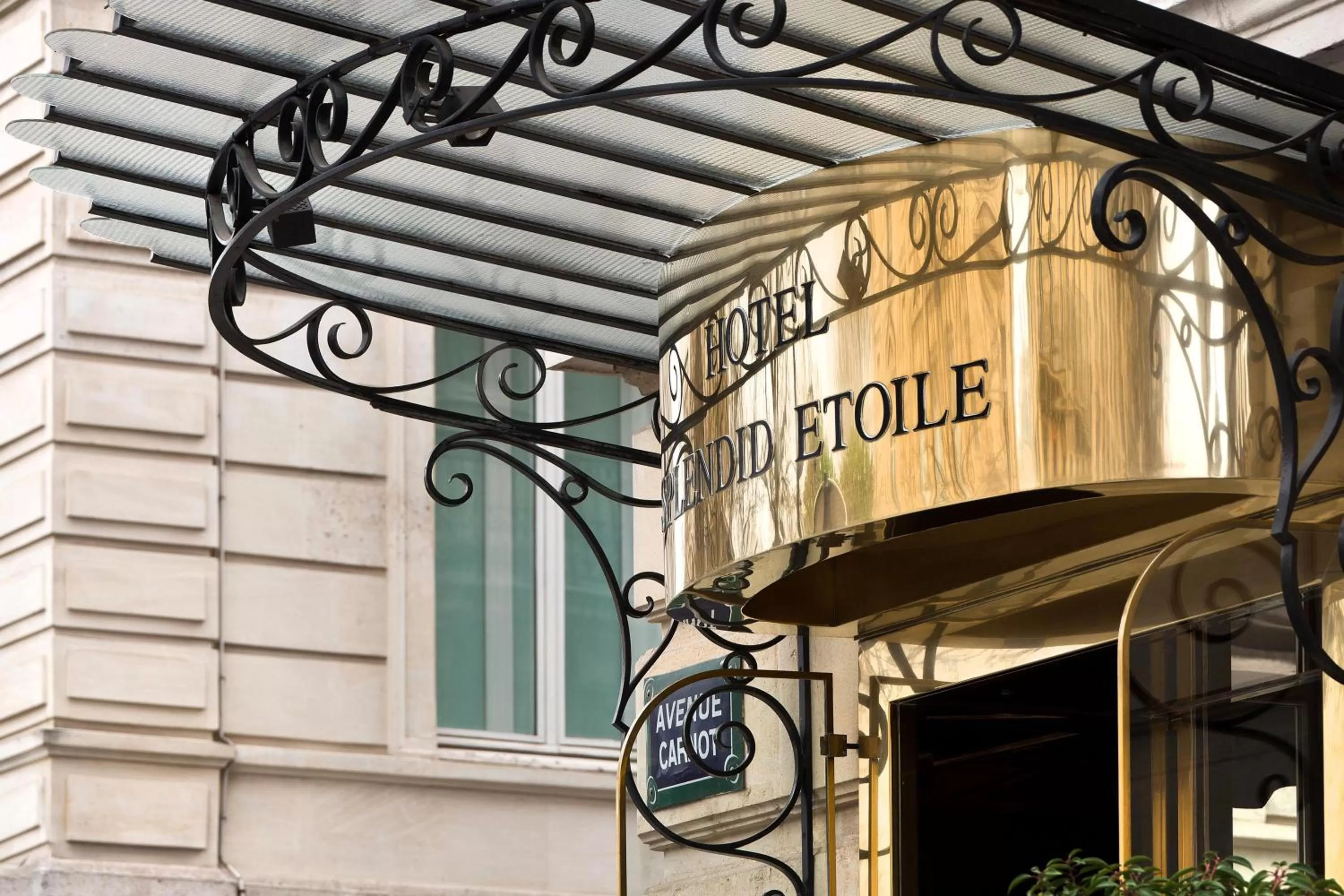 Facade/entrance in Splendid Etoile