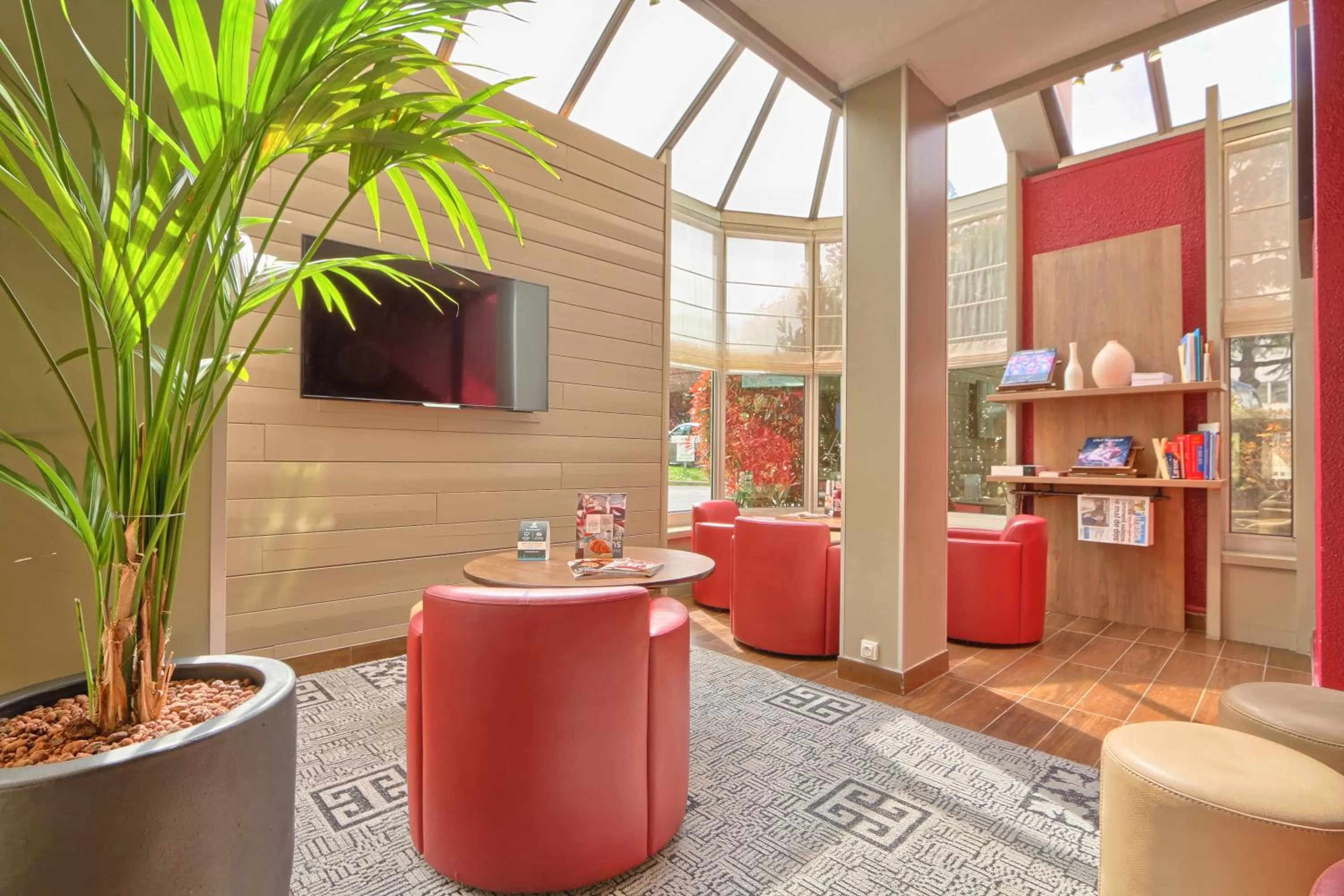 Communal lounge/ TV room in Campanile Paris Ouest - Nanterre - La Défense