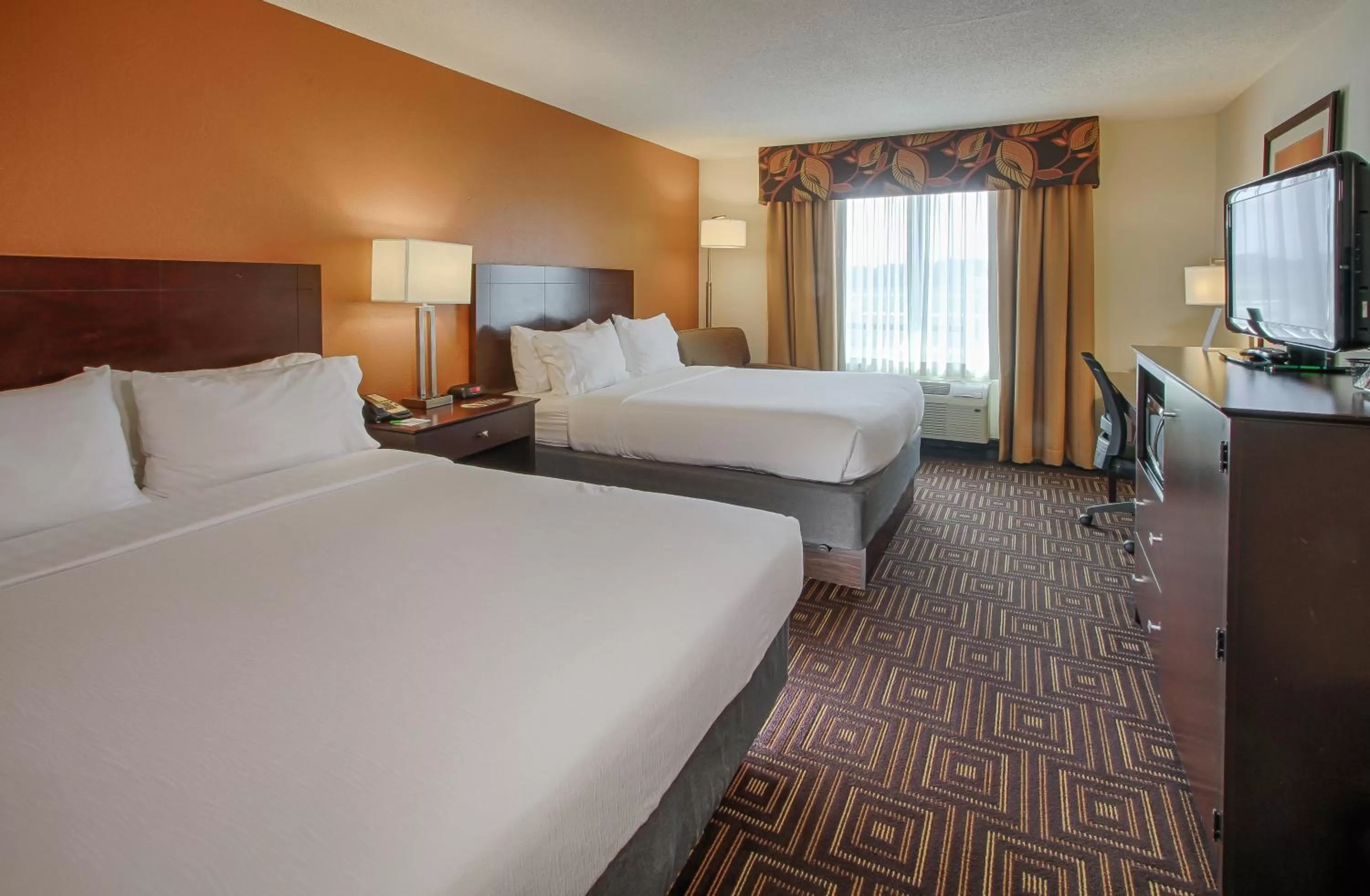 Bedroom, Bed in Holiday Inn Knoxville West - Cedar Bluff Rd by IHG