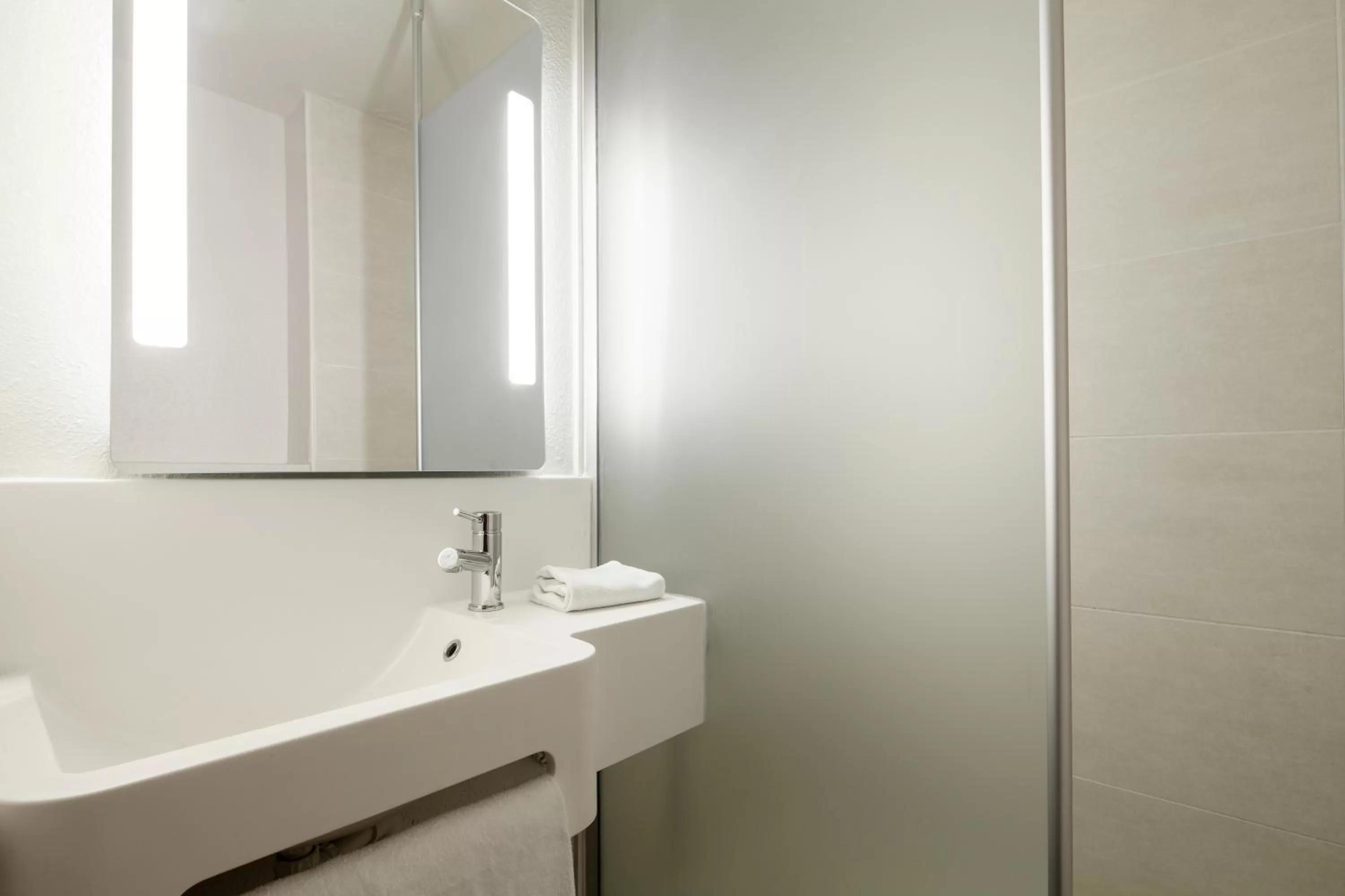 Bathroom in B&B HOTEL Paris Nord Aulnay-sous-Bois